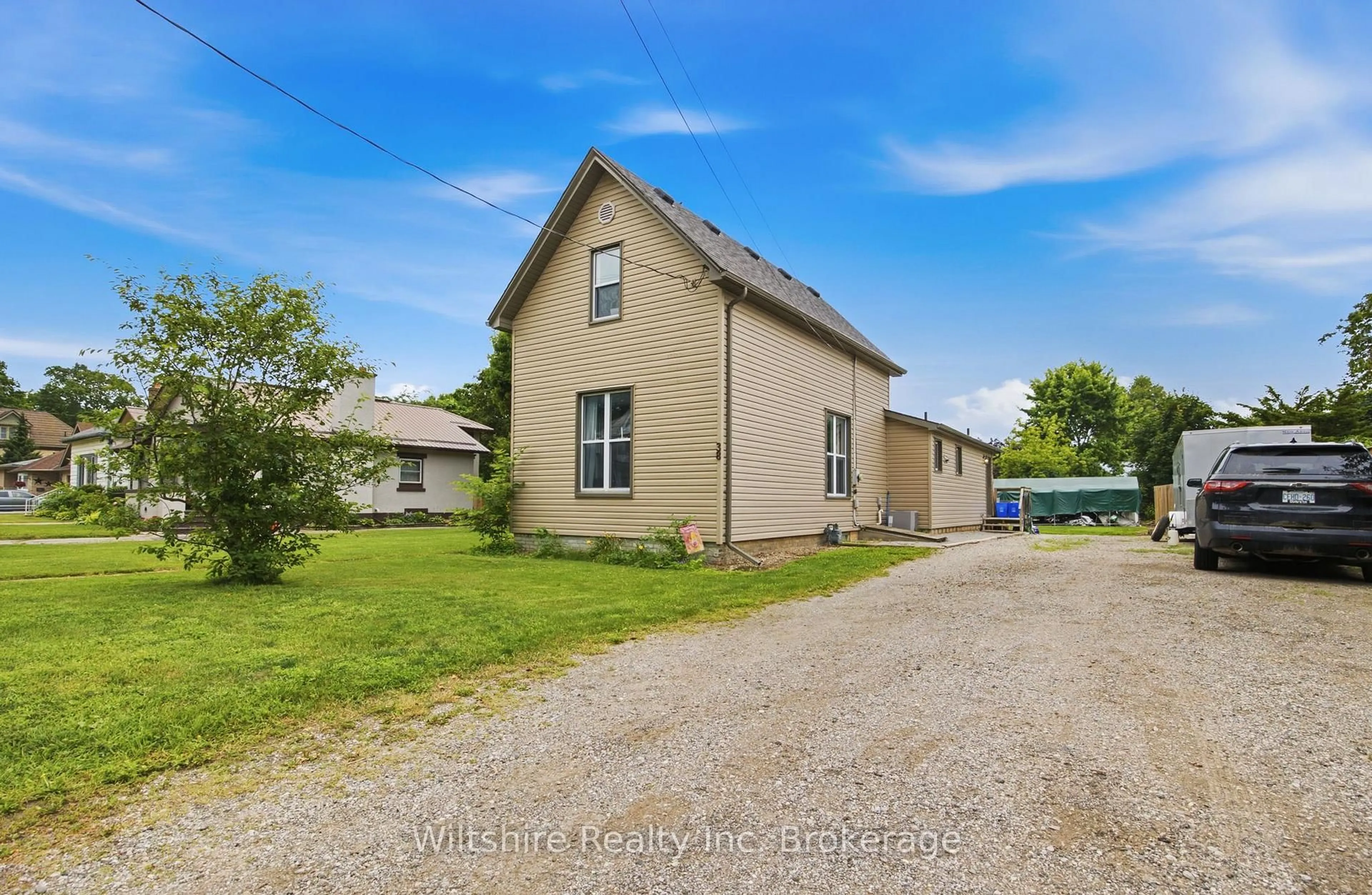 A pic from outside/outdoor area/front of a property/back of a property/a pic from drone, building for 38 Harvey St, Aylmer Ontario N5H 1T1