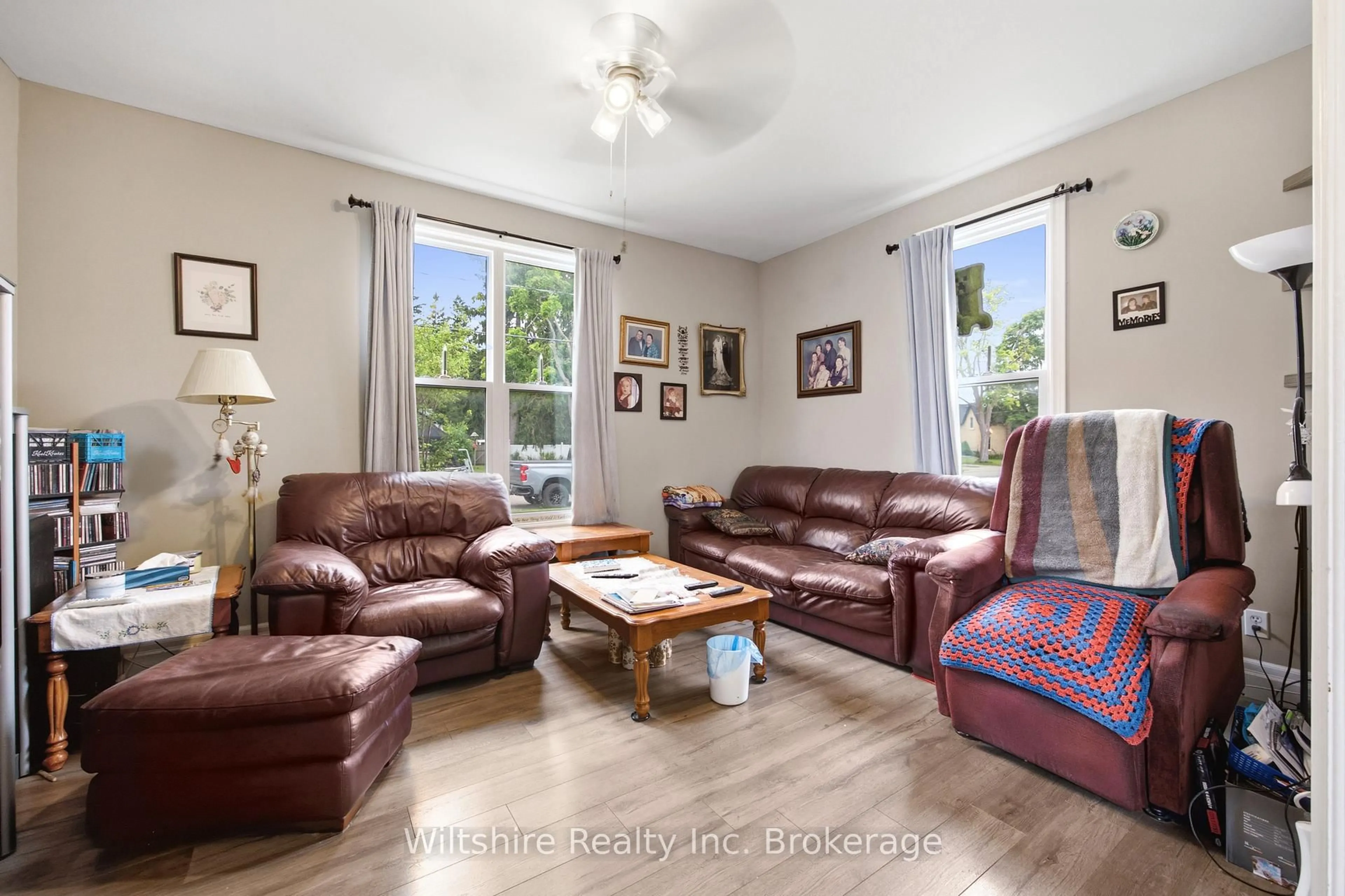 Living room with furniture, unknown for 38 Harvey St, Aylmer Ontario N5H 1T1