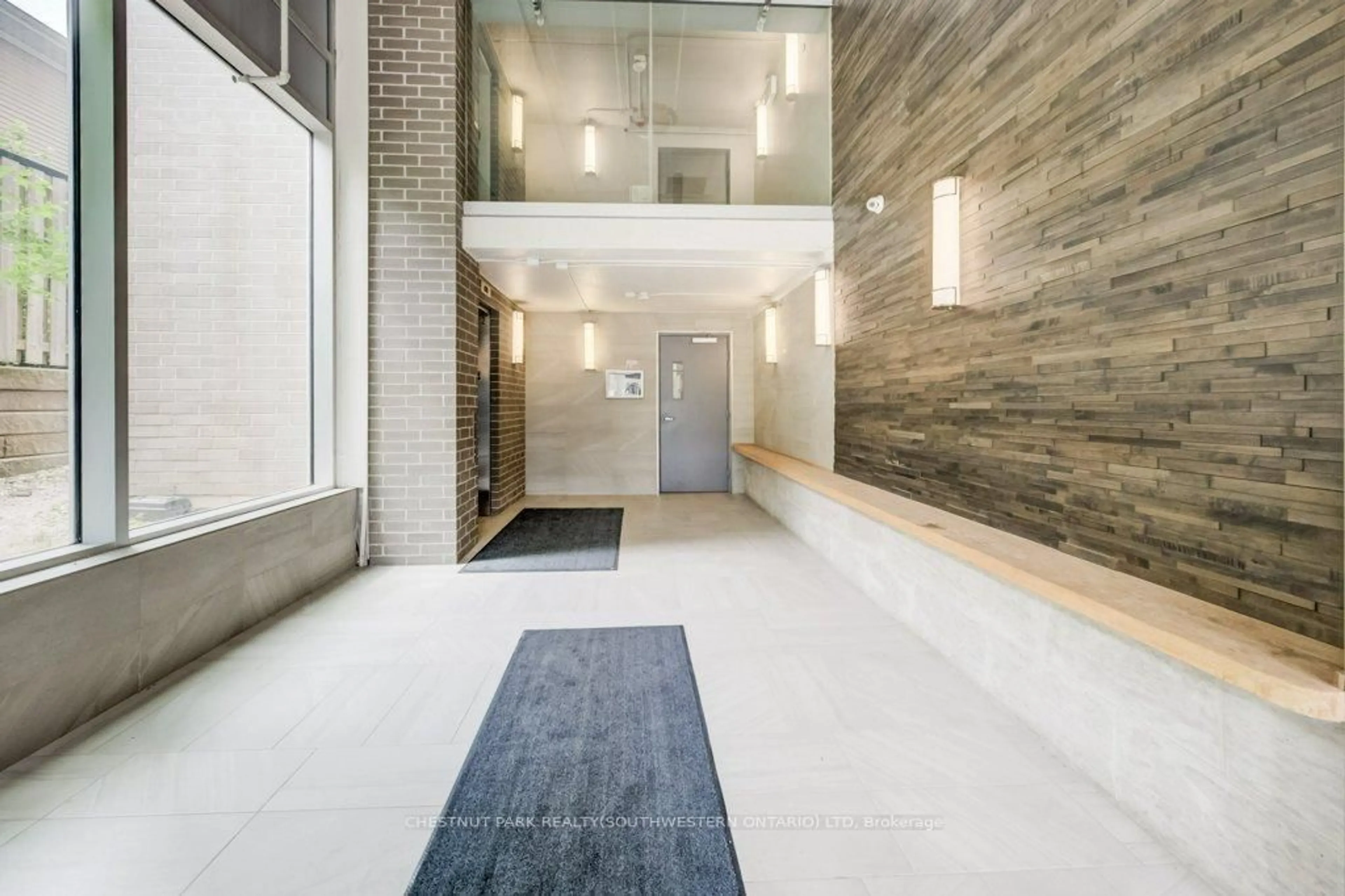 Indoor foyer for 62 Balsam St #B601, Waterloo Ontario N2L 3H2