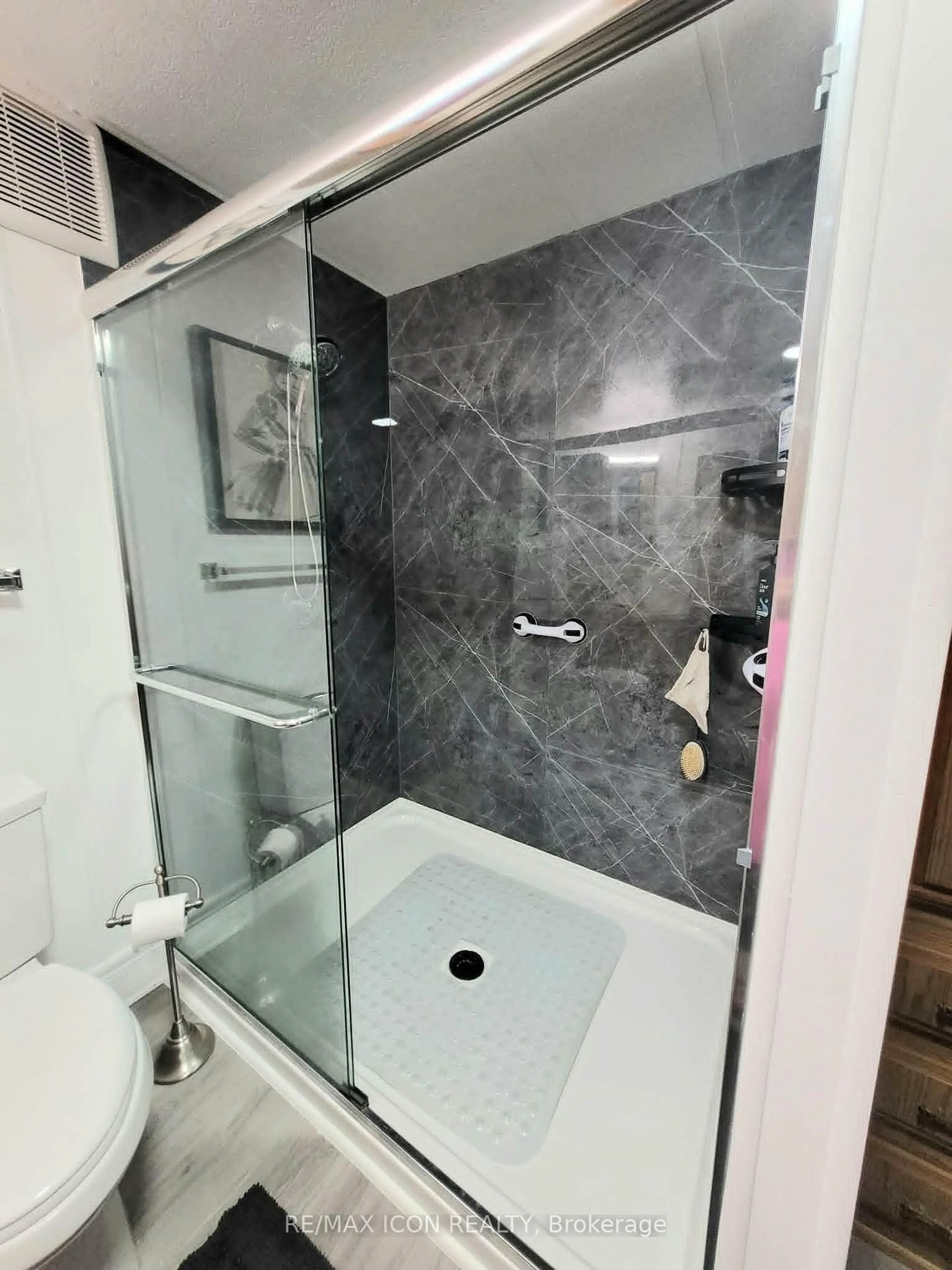 Contemporary bathroom, ceramic/tile floor for 1940 London Line #105, Sarnia Ontario N7W 1B5