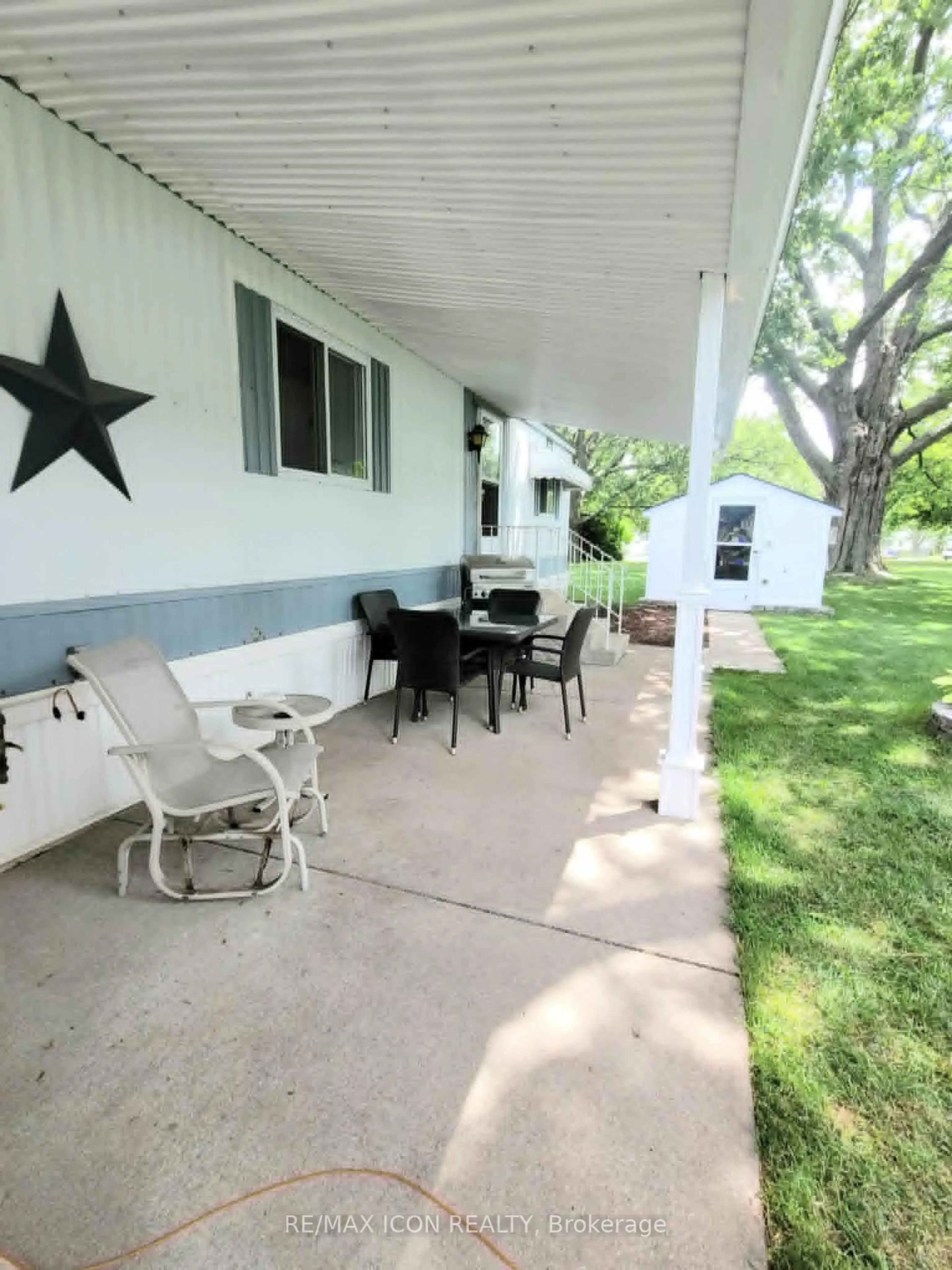 Patio, street for 1940 London Line #105, Sarnia Ontario N7W 1B5
