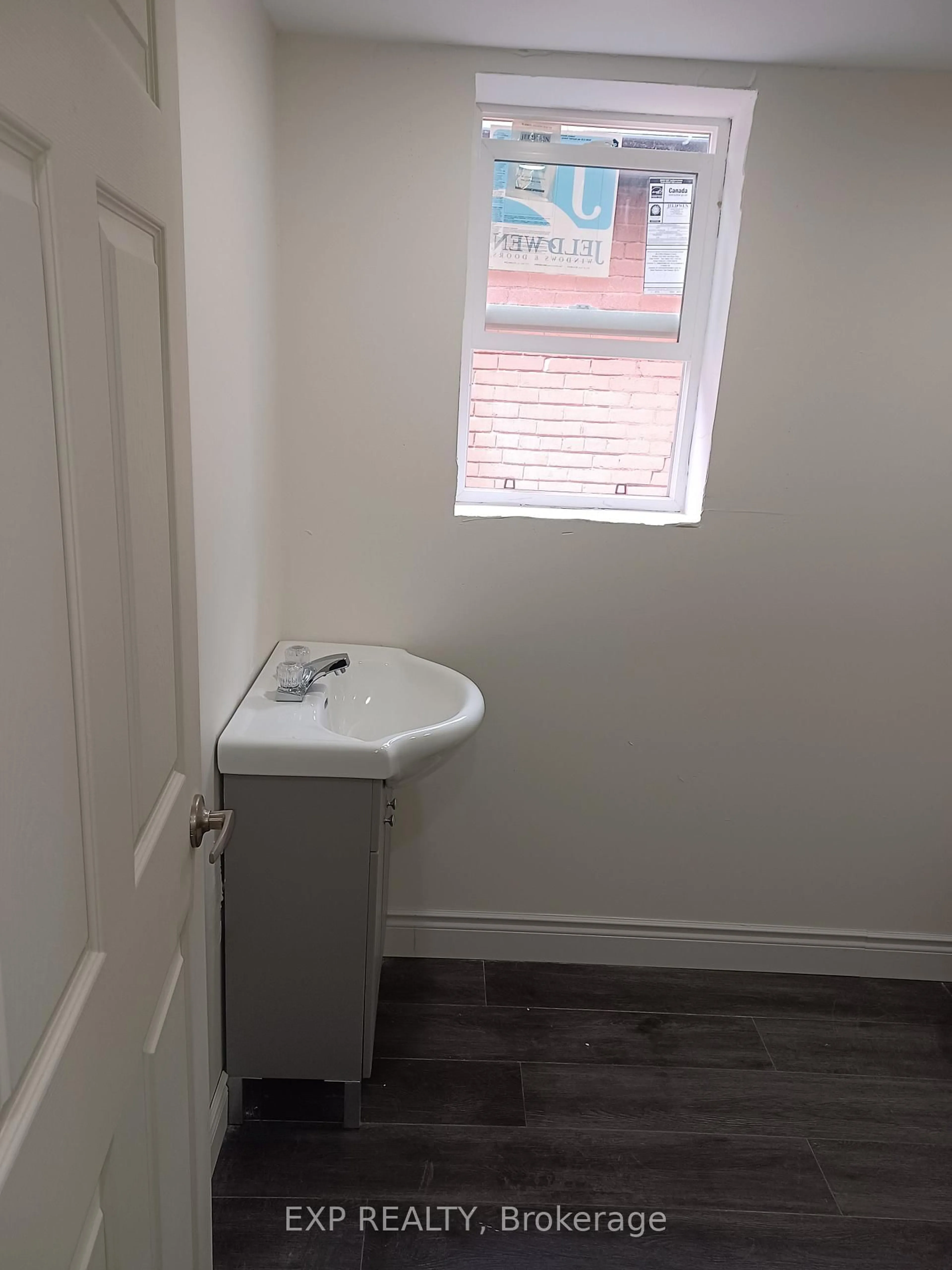 A pic of a room for 143 Sherman Ave, Hamilton Ontario L8L 6M3