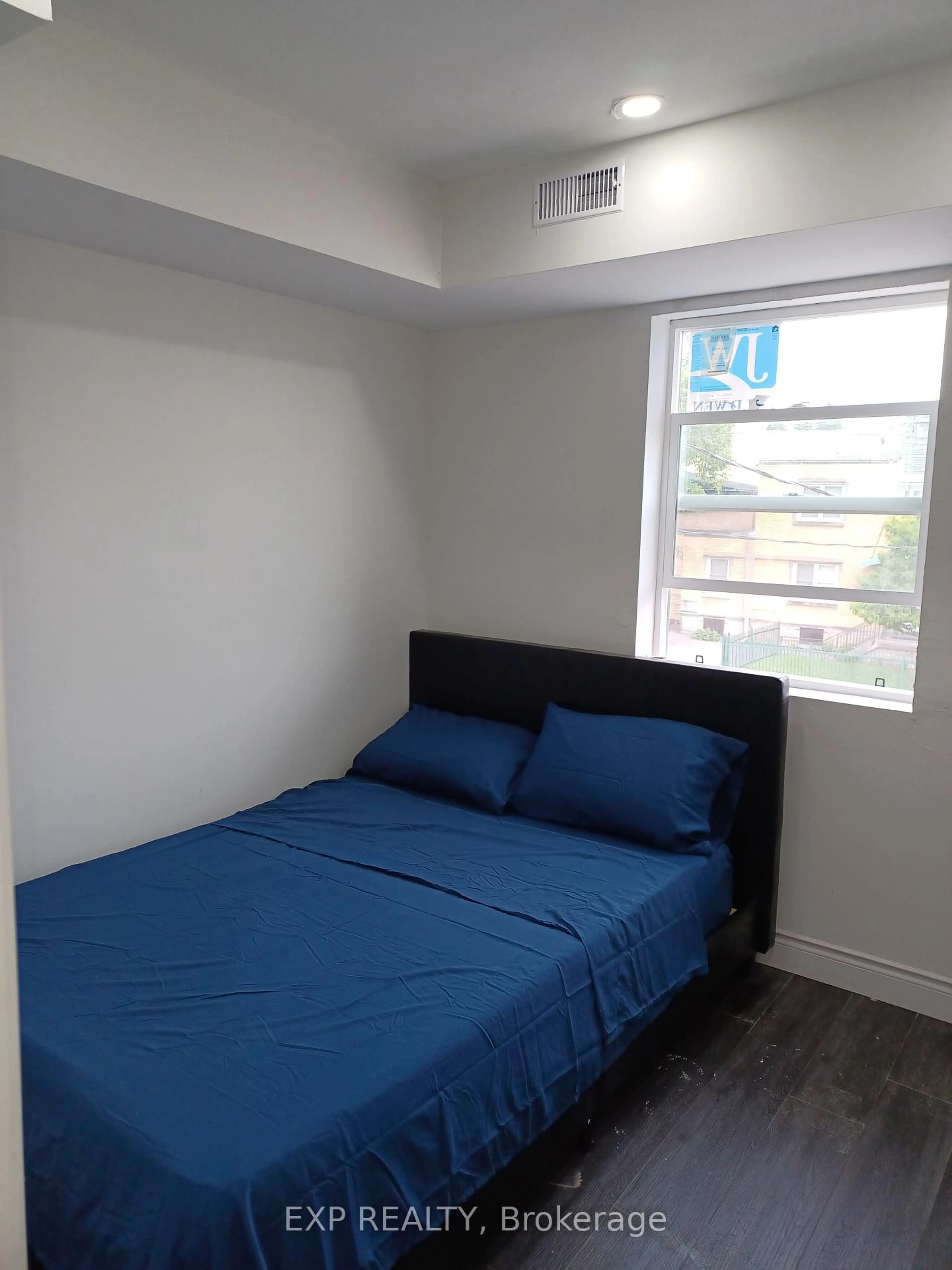 A pic of a room for 143 Sherman Ave, Hamilton Ontario L8L 6M3