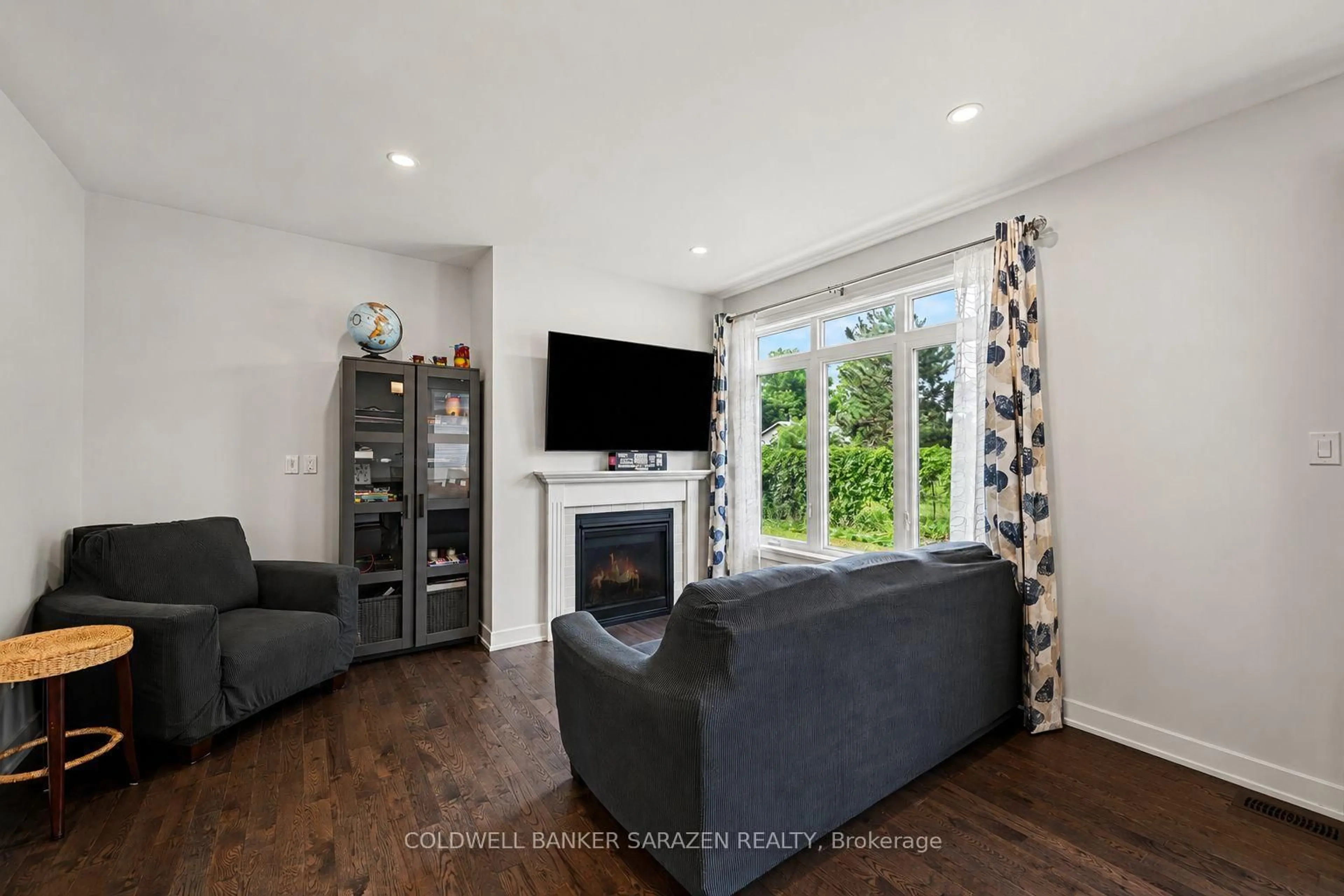 Living room with furniture, unknown for 33 Mac Beattie Dr, Arnprior Ontario K7S 0J3