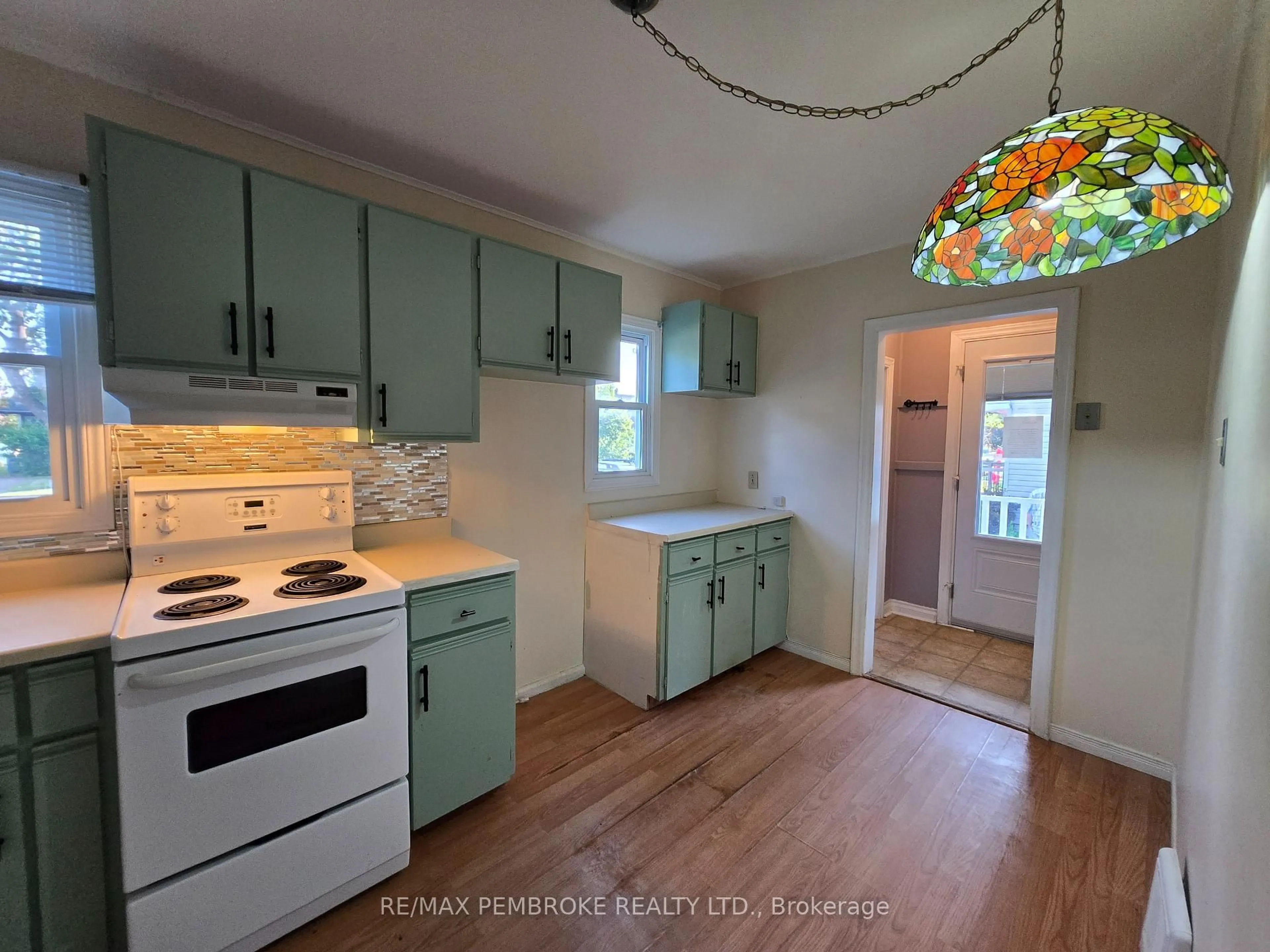 Standard kitchen, unknown for 108 Third Ave, Arnprior Ontario K7S 1Y8