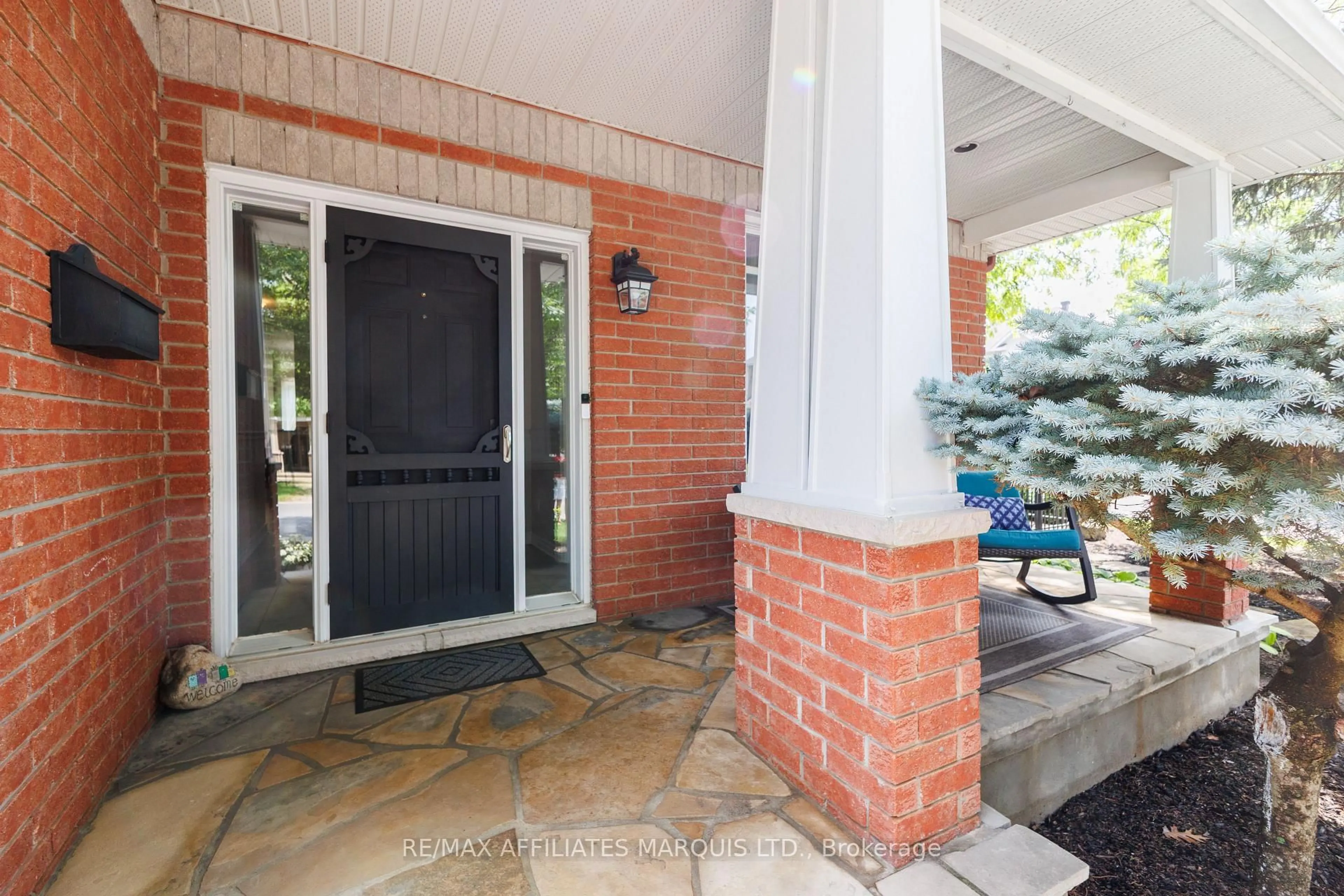 Indoor entryway for 11 Redbridge Cres, Ottawa Ontario K2J 4Y7