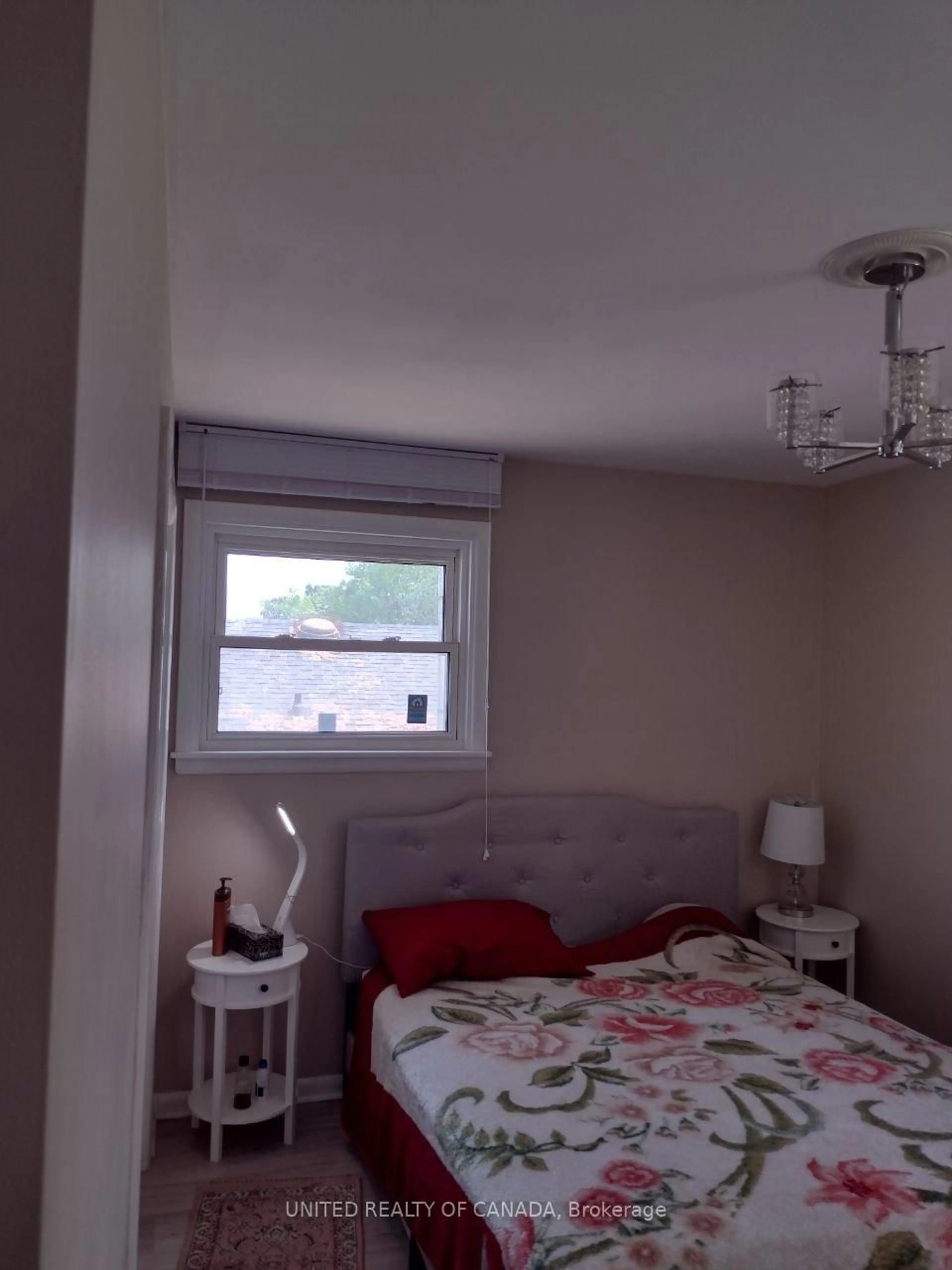A pic of a room for 940 Oxford St, London North Ontario N6H 1V3