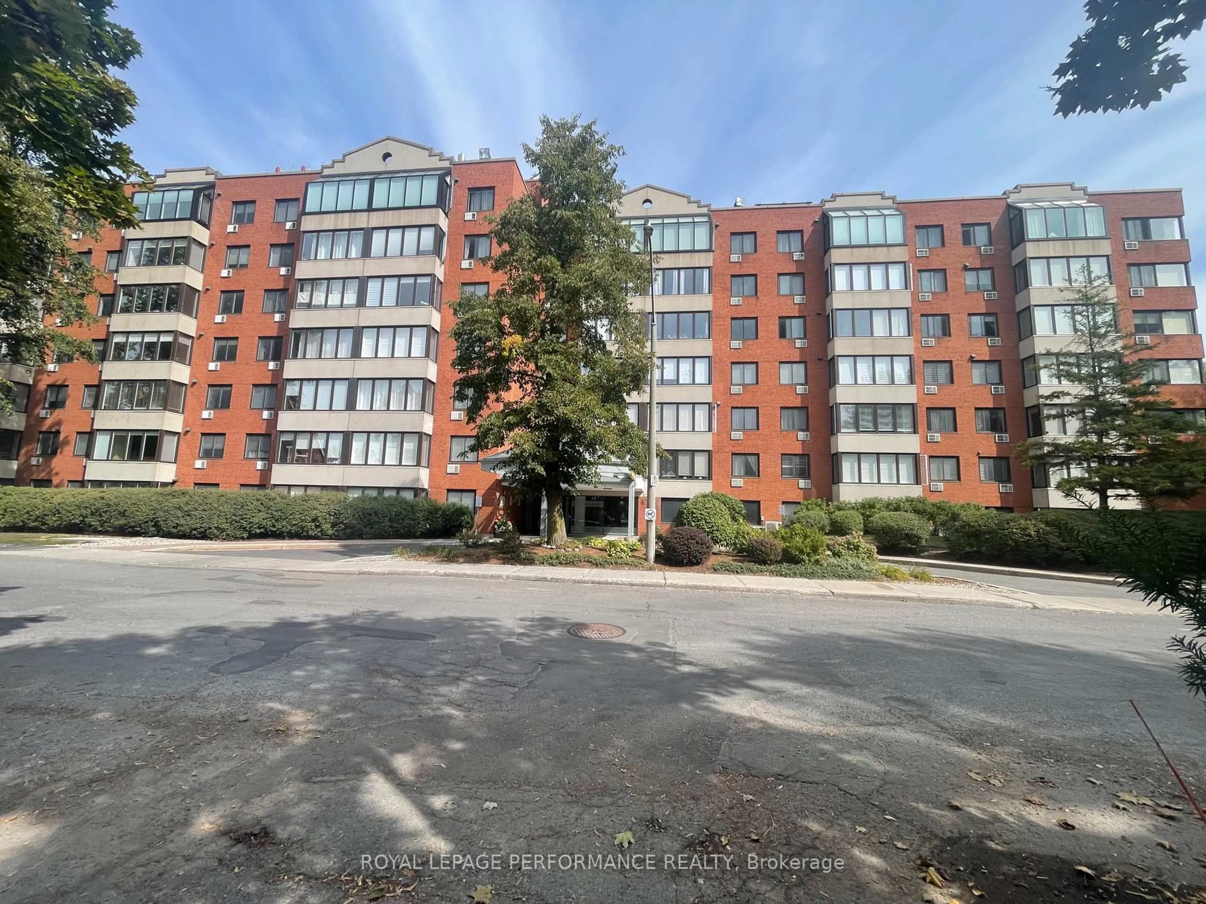 A pic from outside/outdoor area/front of a property/back of a property/a pic from drone, building for 225 Alvin Rd #507, Ottawa Ontario K1K 4H6
