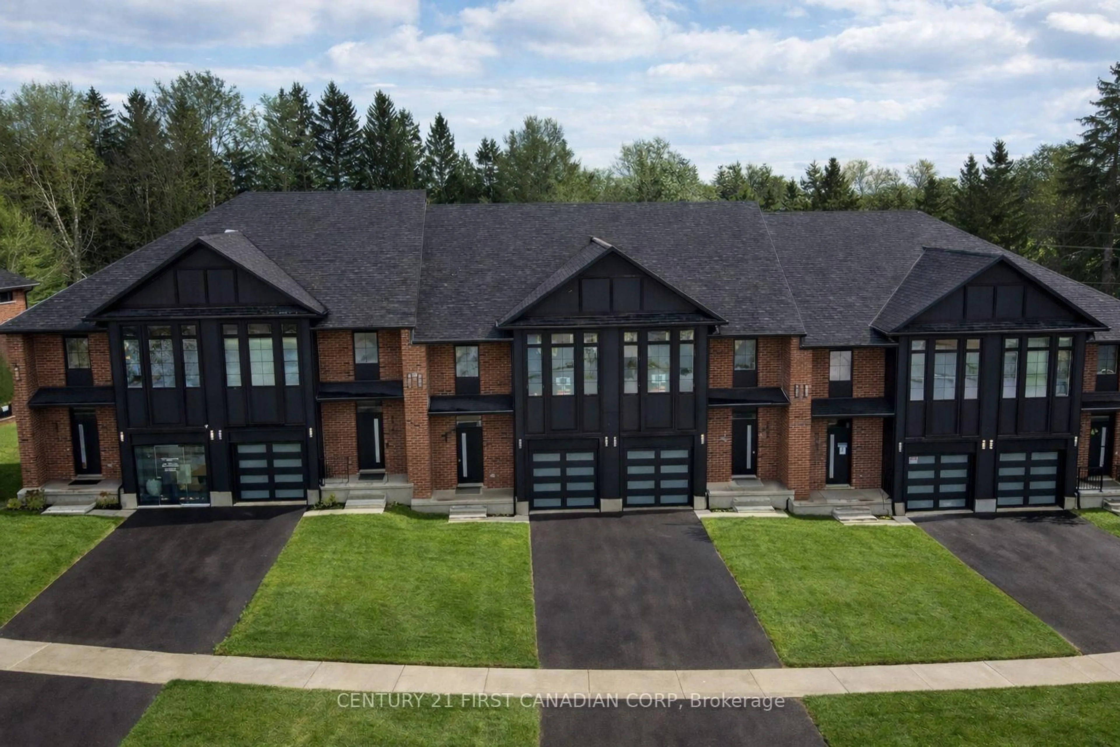 A pic from outside/outdoor area/front of a property/back of a property/a pic from drone, street for 6901 HEATHWOODS Ave, London South Ontario N6P 1H3