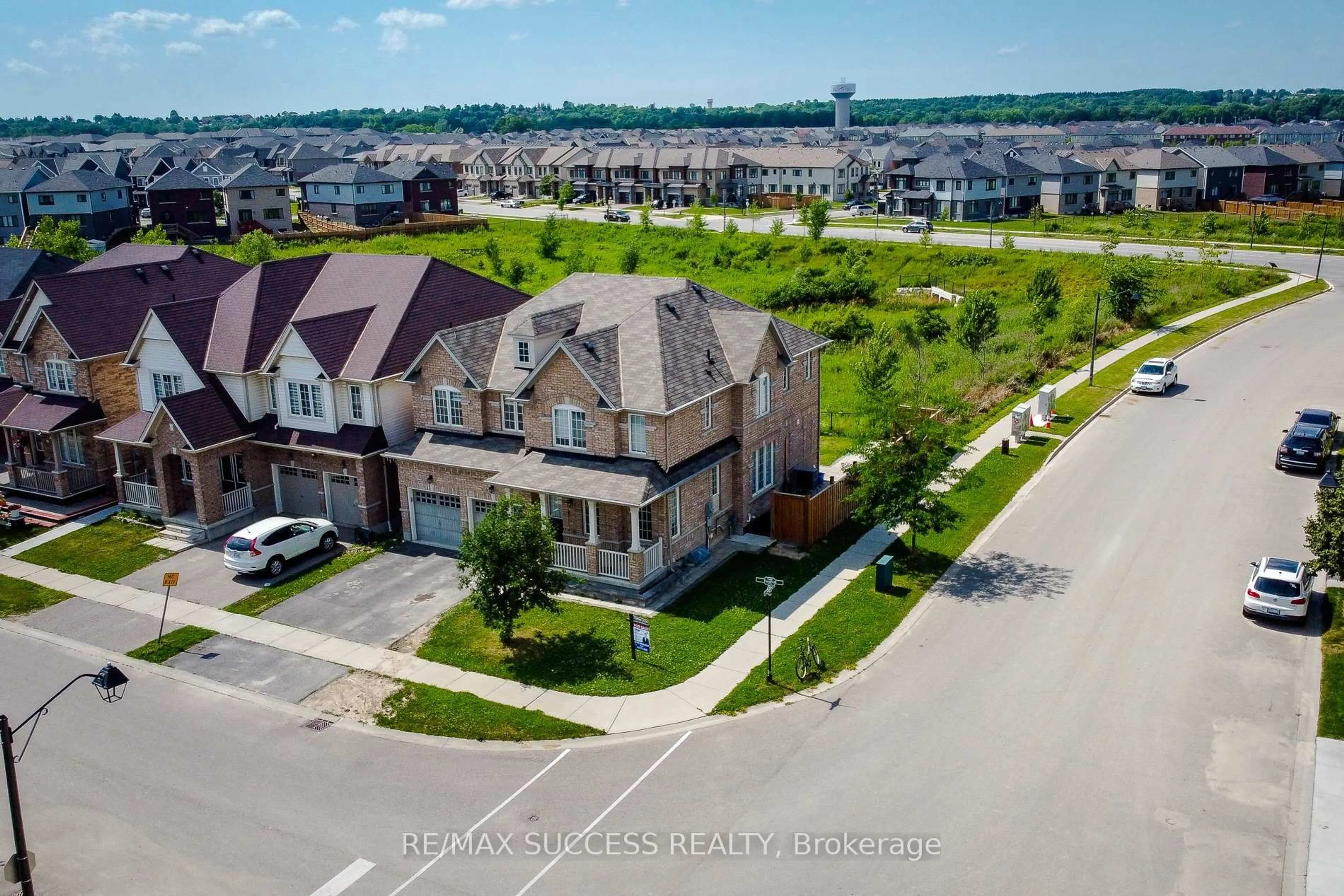 A pic from outside/outdoor area/front of a property/back of a property/a pic from drone, street for 2 Turnbull Dr, Brantford Ontario N3T 0K4