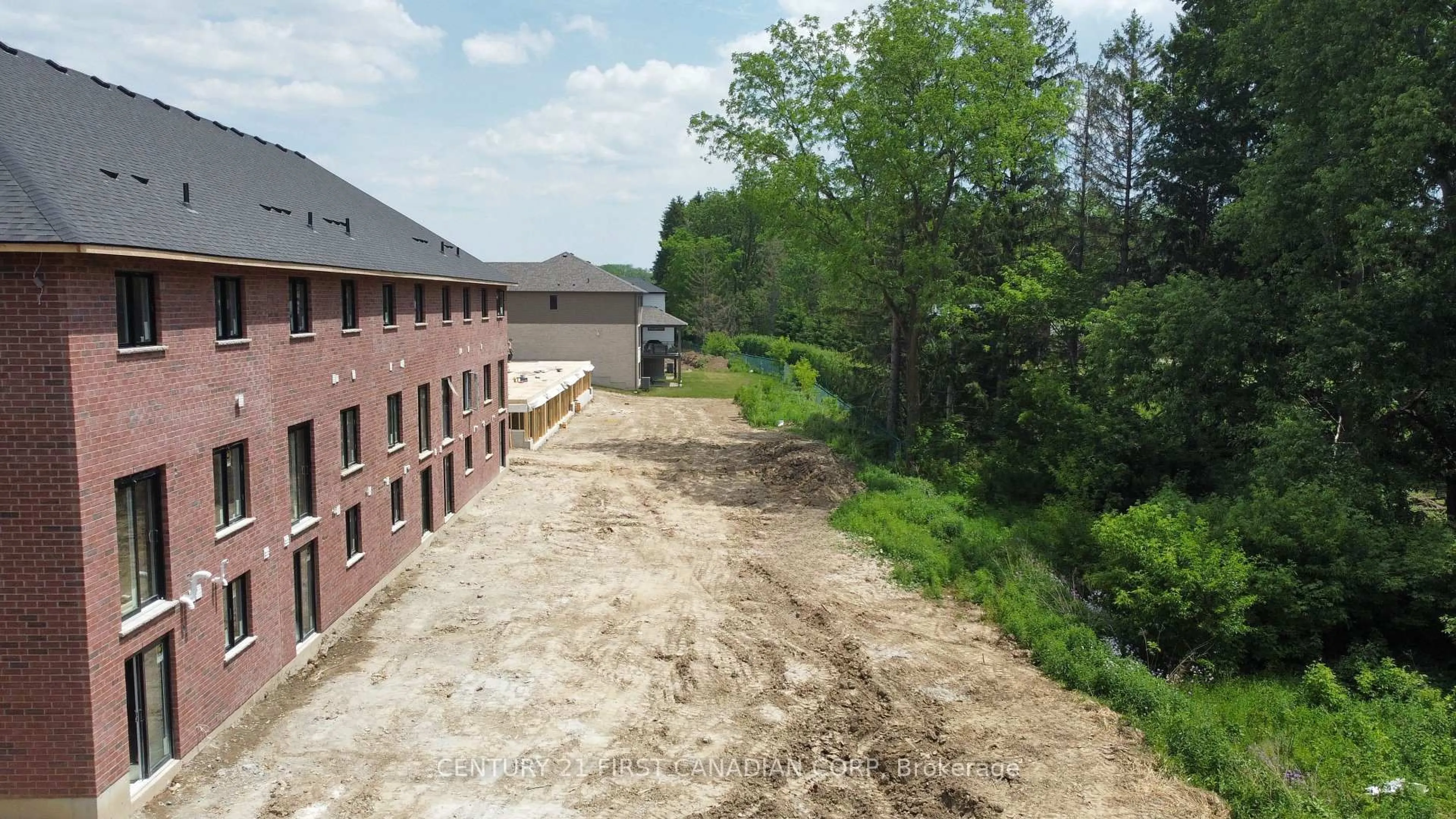 A pic from outside/outdoor area/front of a property/back of a property/a pic from drone, building for 6905 HEATHWOODS Ave, London South Ontario N6P 1H3
