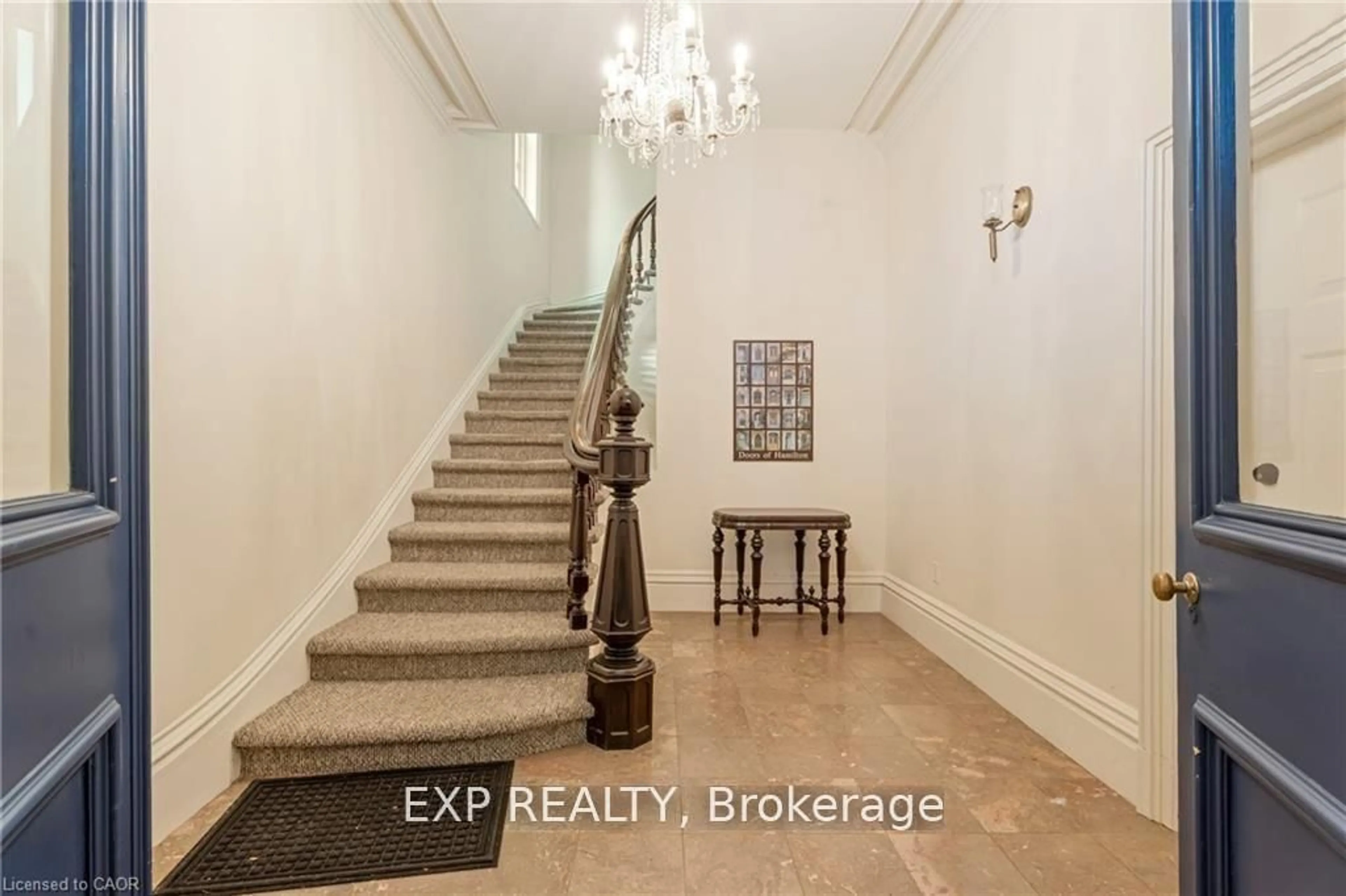 Indoor entryway for 46 Herkimer St #2, Hamilton Ontario L8P 2G4