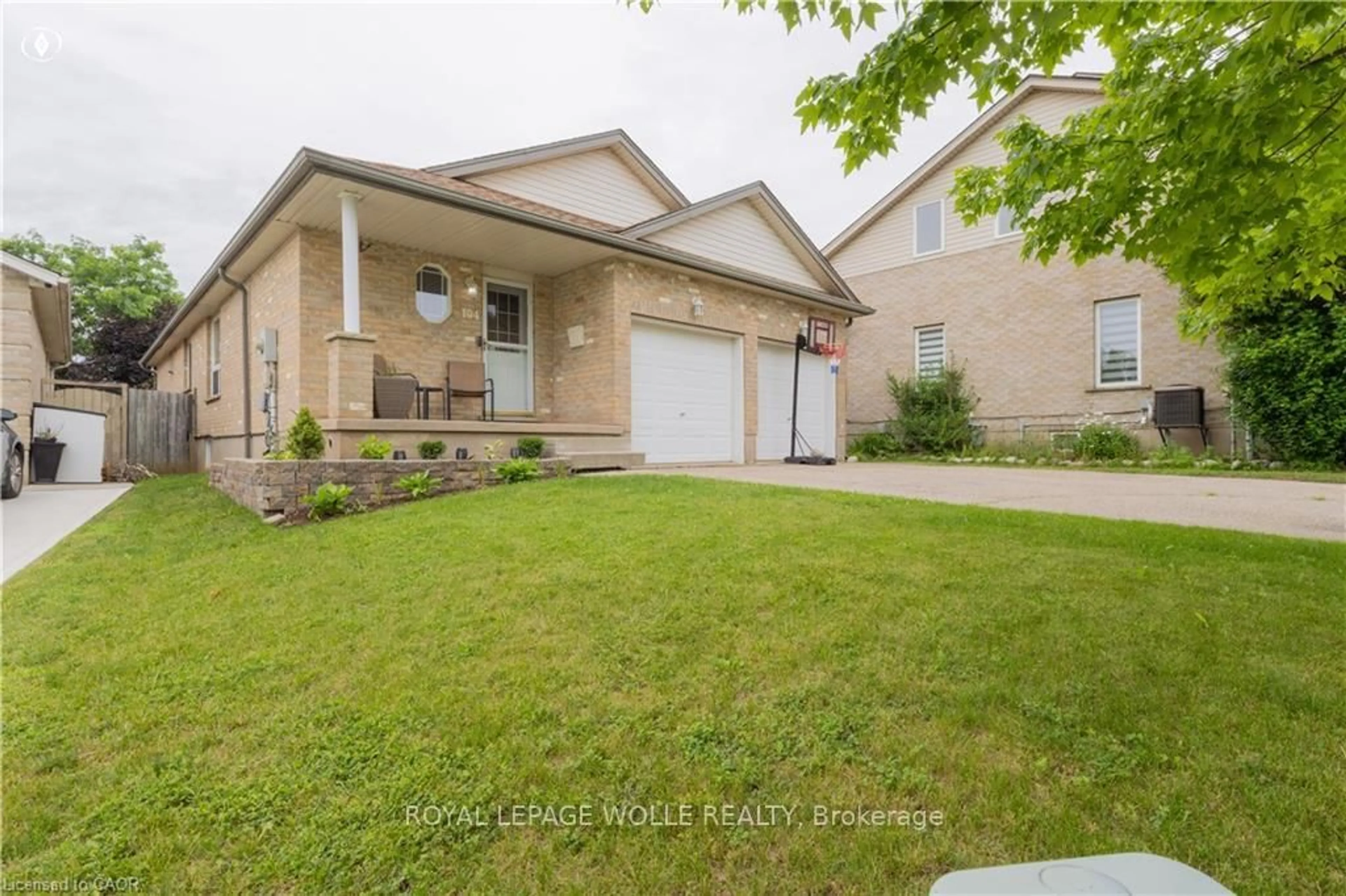 Unknown for 104 Kent St, Cambridge Ontario N1S 4H2