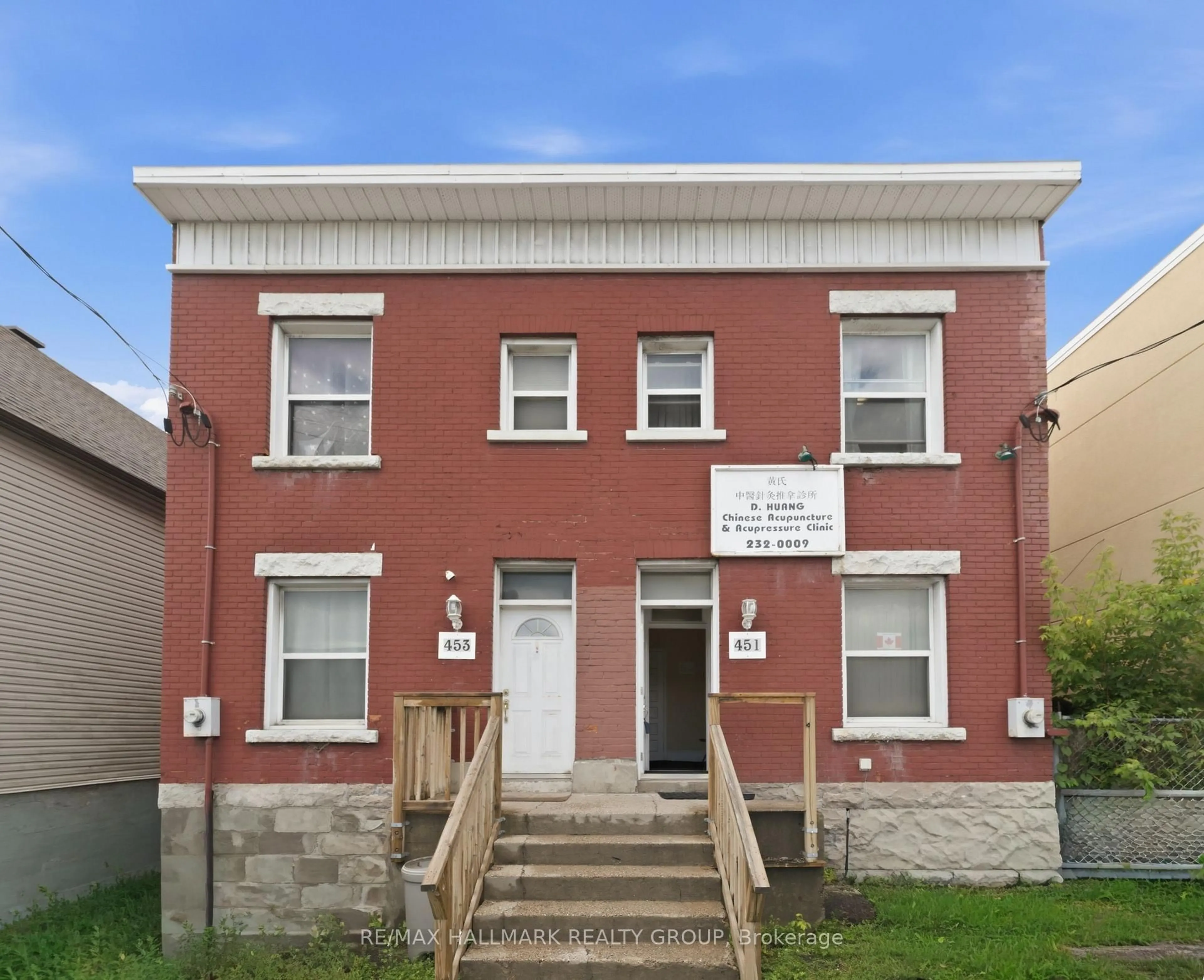 Home with brick exterior material, building for 453 Catherine St #451 & 453, Ottawa Ontario K1R 5T7