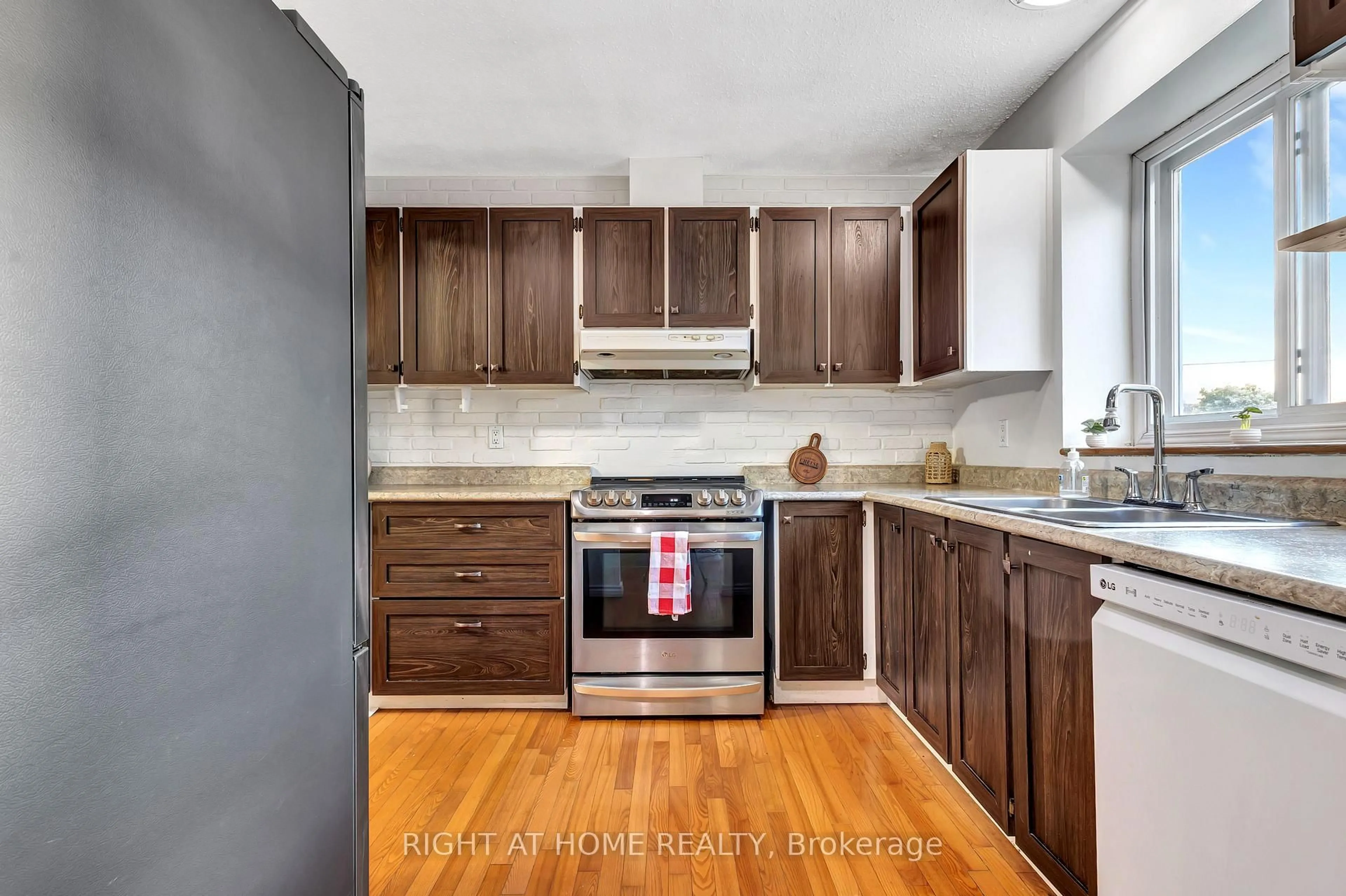 Standard kitchen, unknown for 5 Hadley Circ #21, Ottawa Ontario K2H 6P1