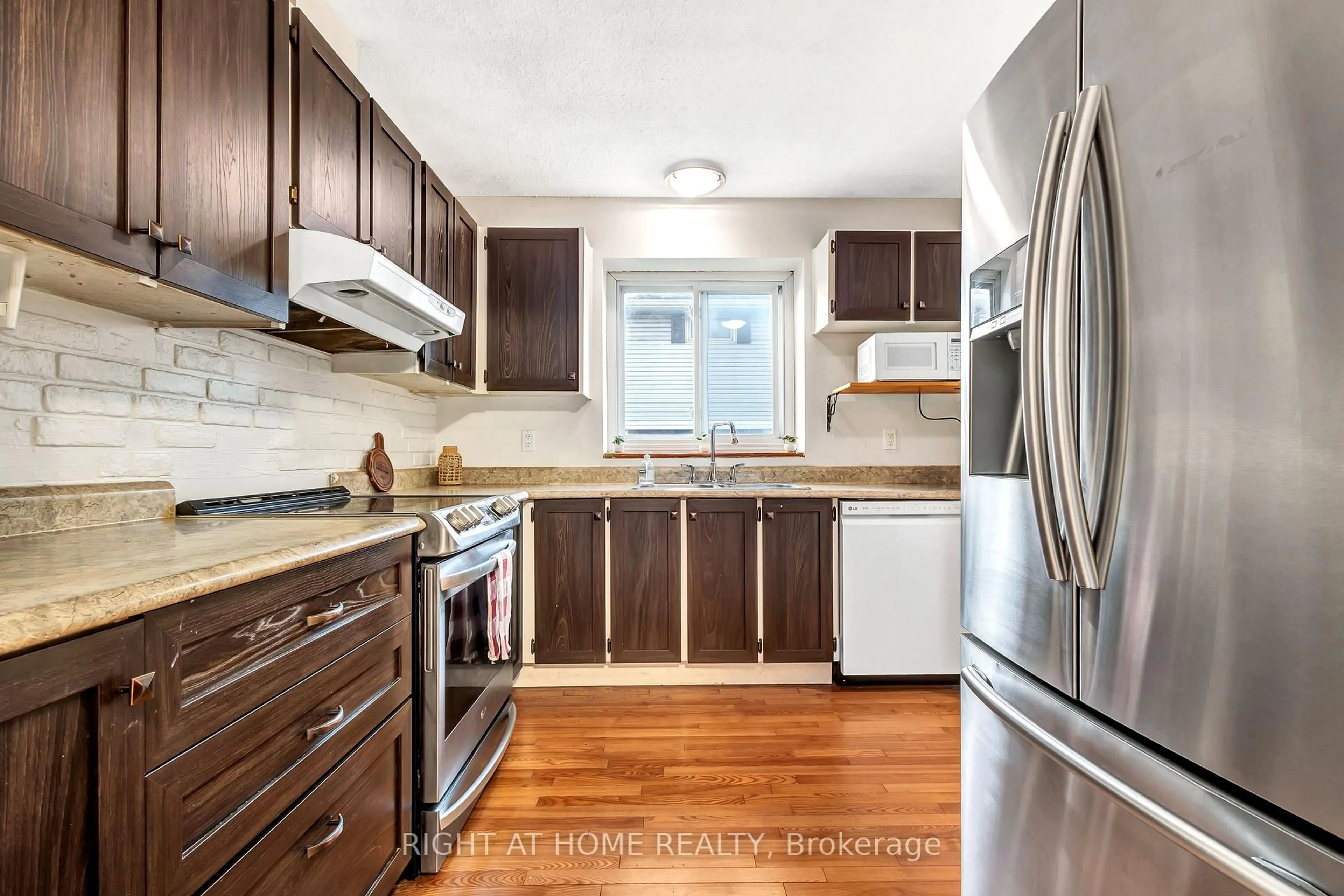 Standard kitchen, wood/laminate floor for 5 Hadley Circ #21, Ottawa Ontario K2H 6P1