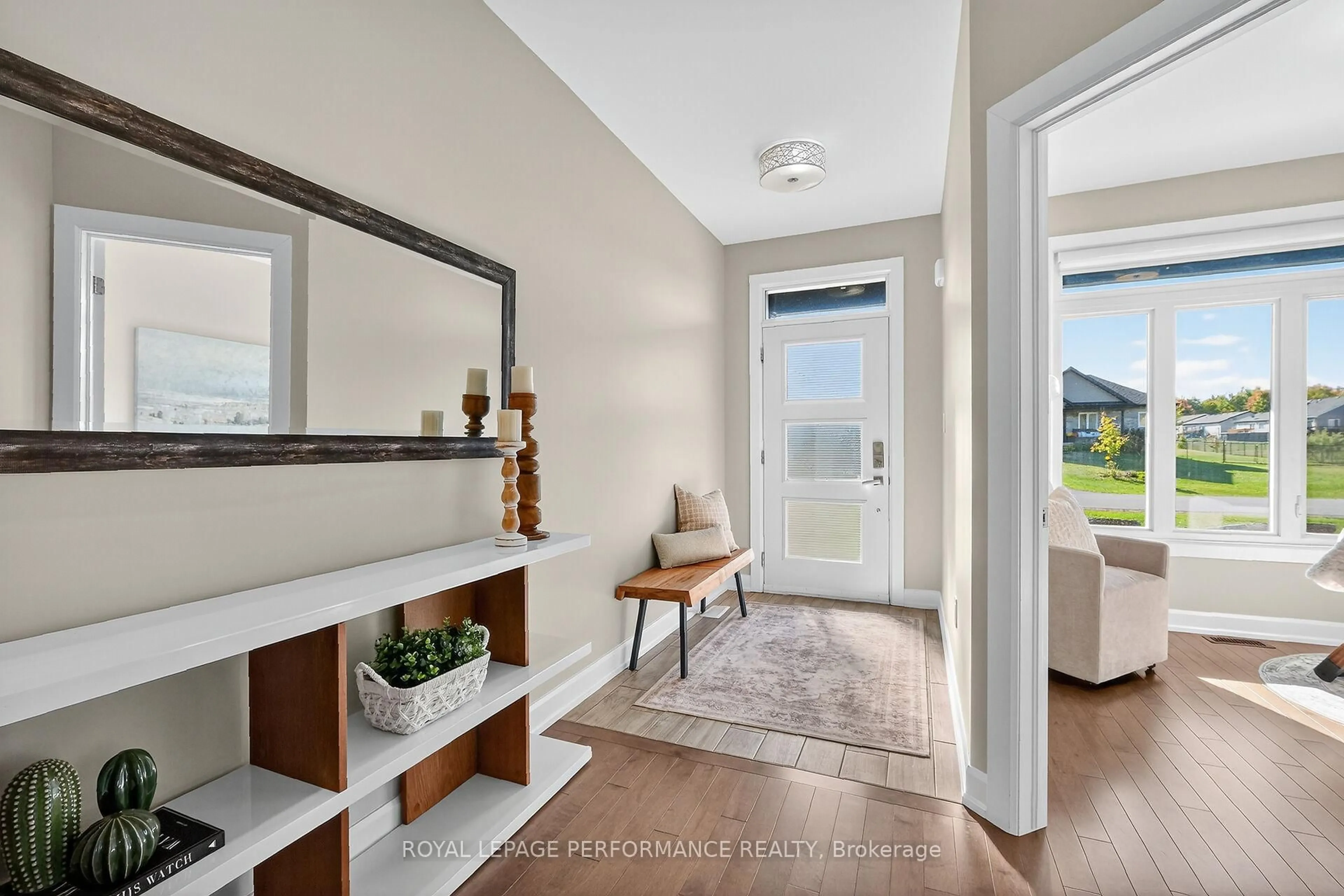 Indoor entryway for 167 Roxanne St, Clarence-Rockland Ontario K0A 1N0