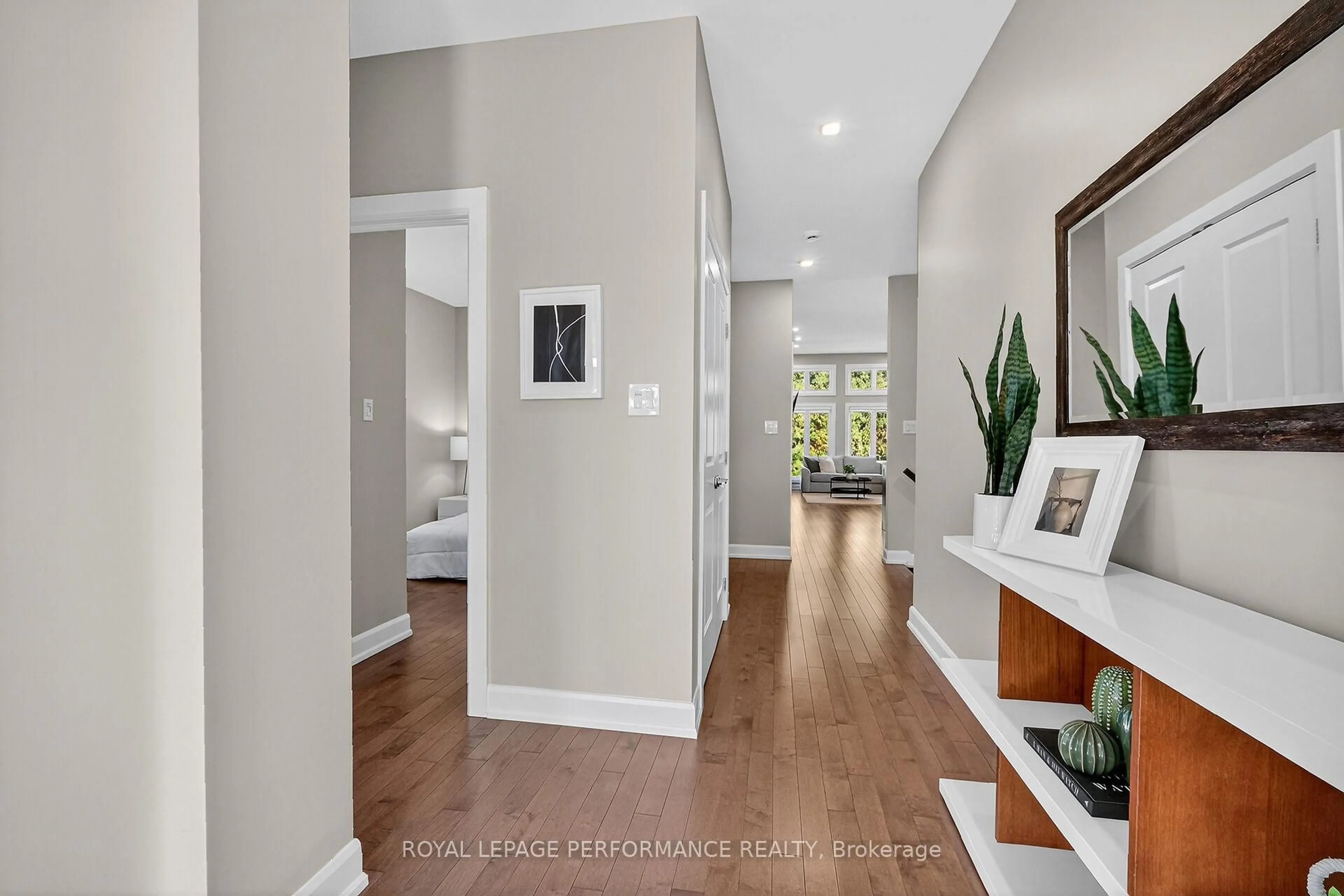Indoor entryway for 167 Roxanne St, Clarence-Rockland Ontario K0A 1N0
