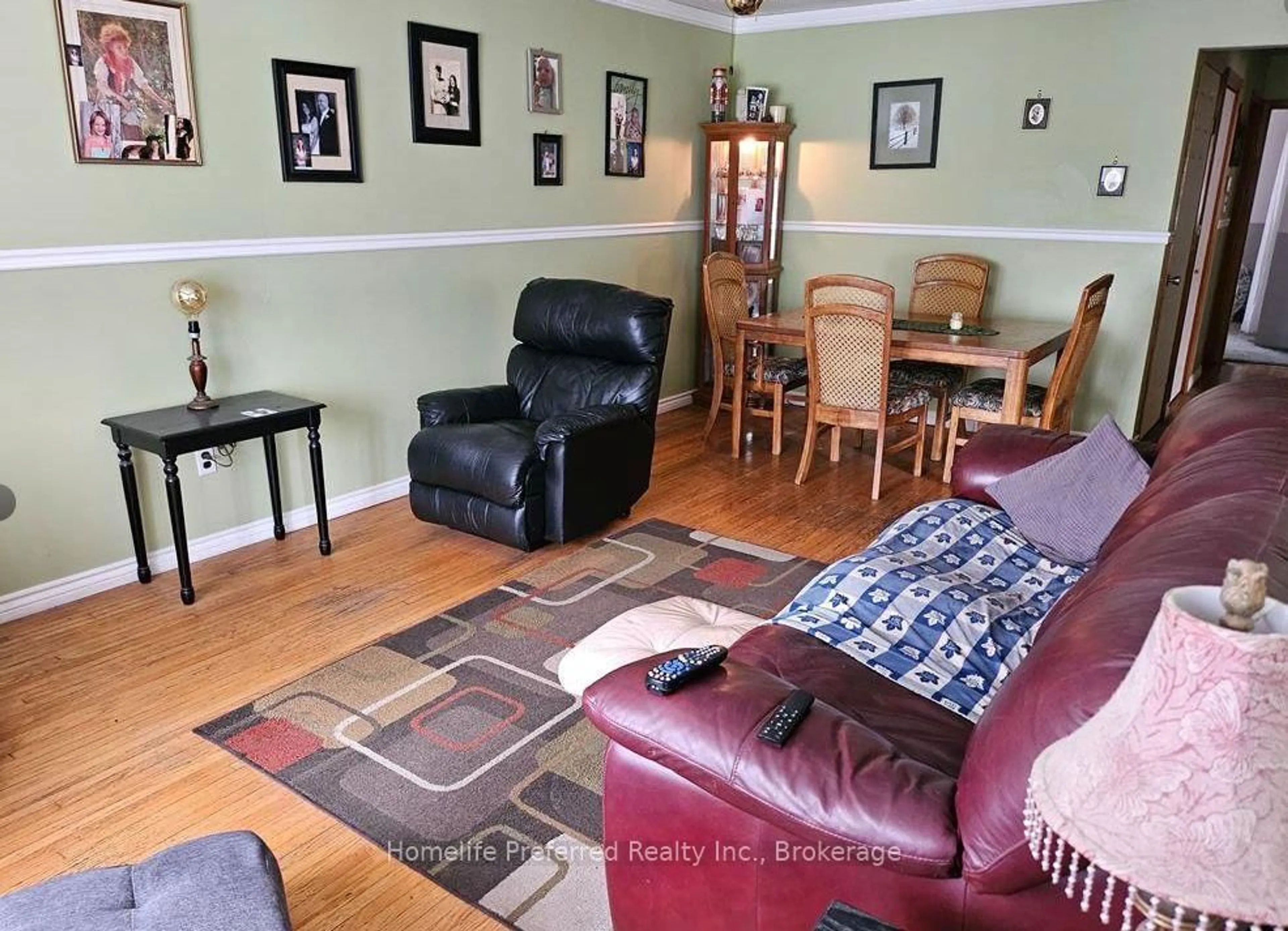 Living room with furniture, wood/laminate floor for 17B Beechwood Dr, Peterborough Ontario K9J 1M2