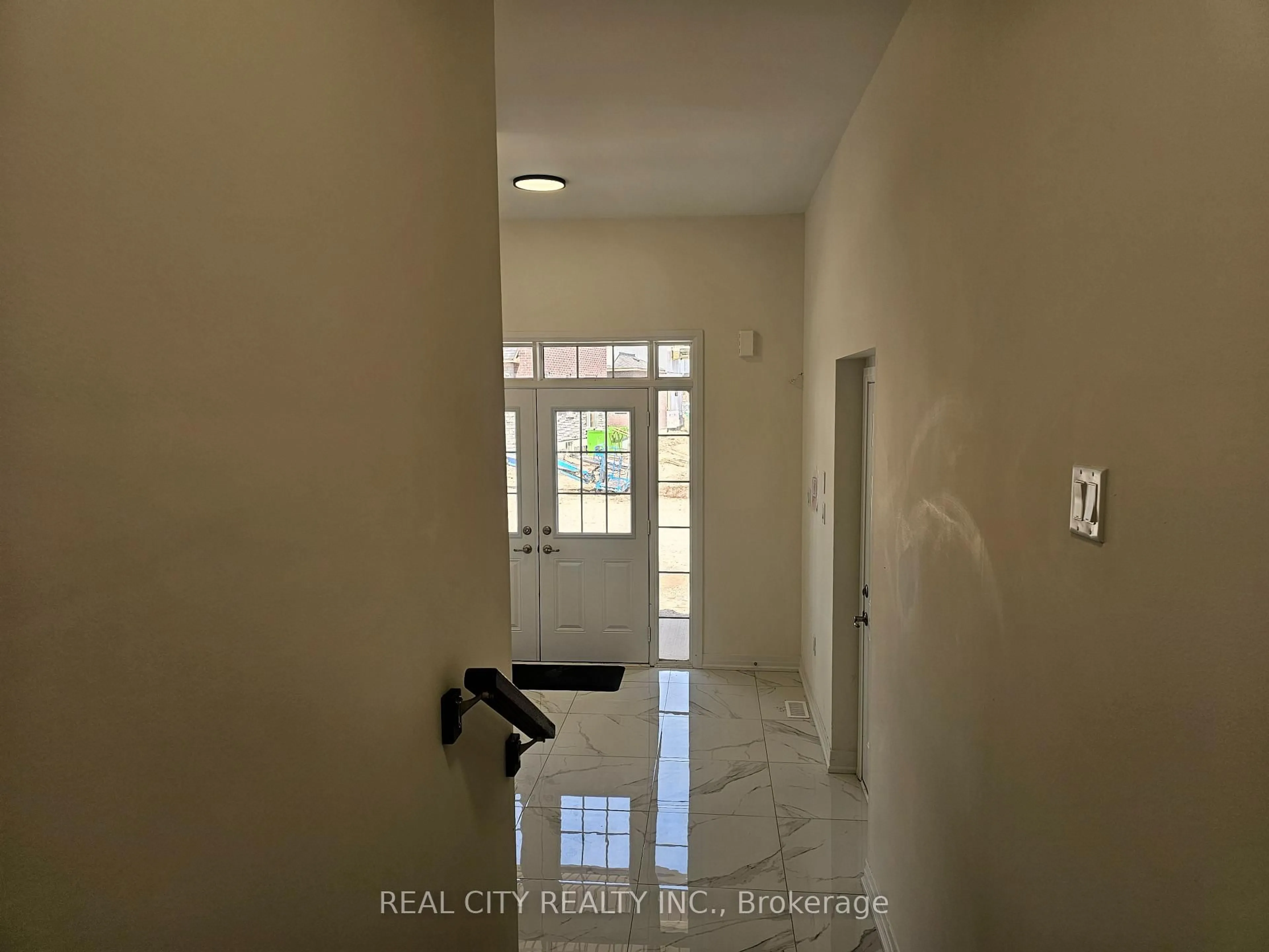 Indoor foyer for 6 Sherrill Ave, Brantford Ontario N3V 0C3