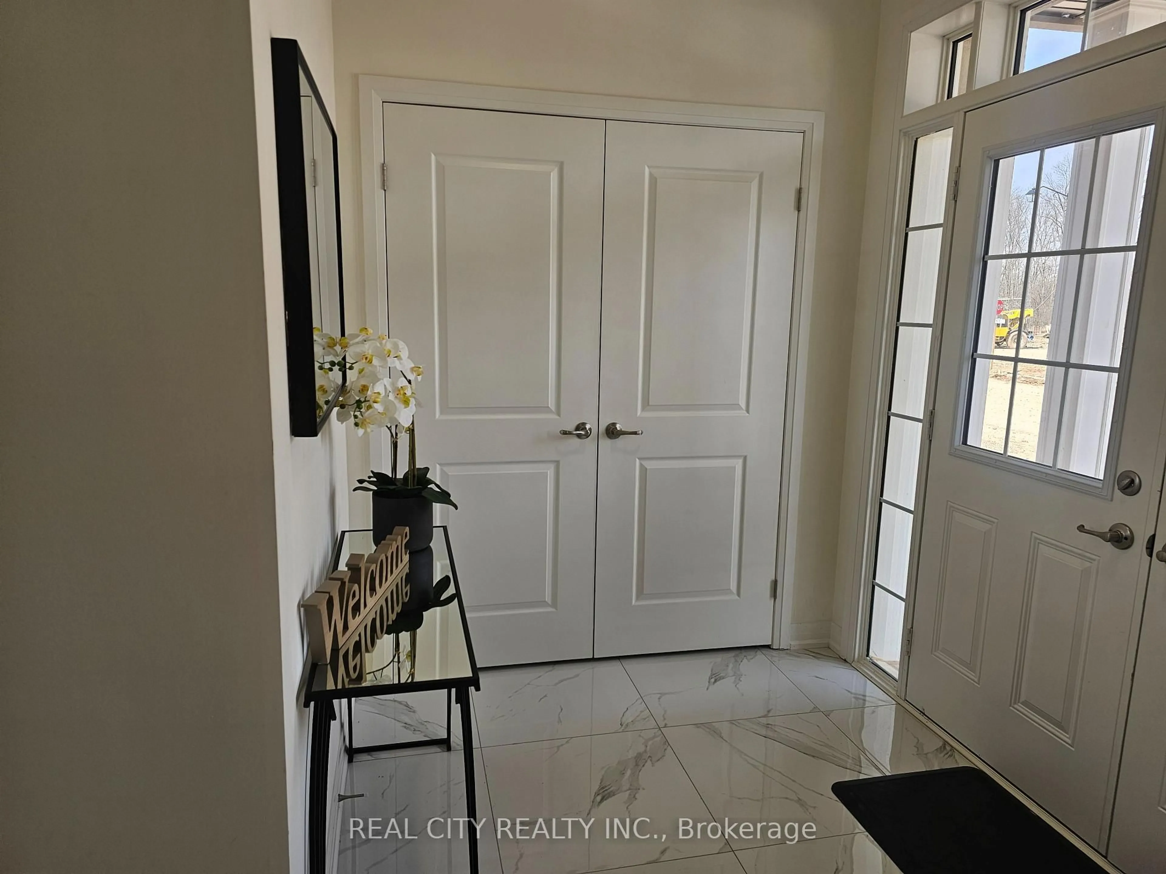 Indoor entryway for 6 Sherrill Ave, Brantford Ontario N3V 0C3