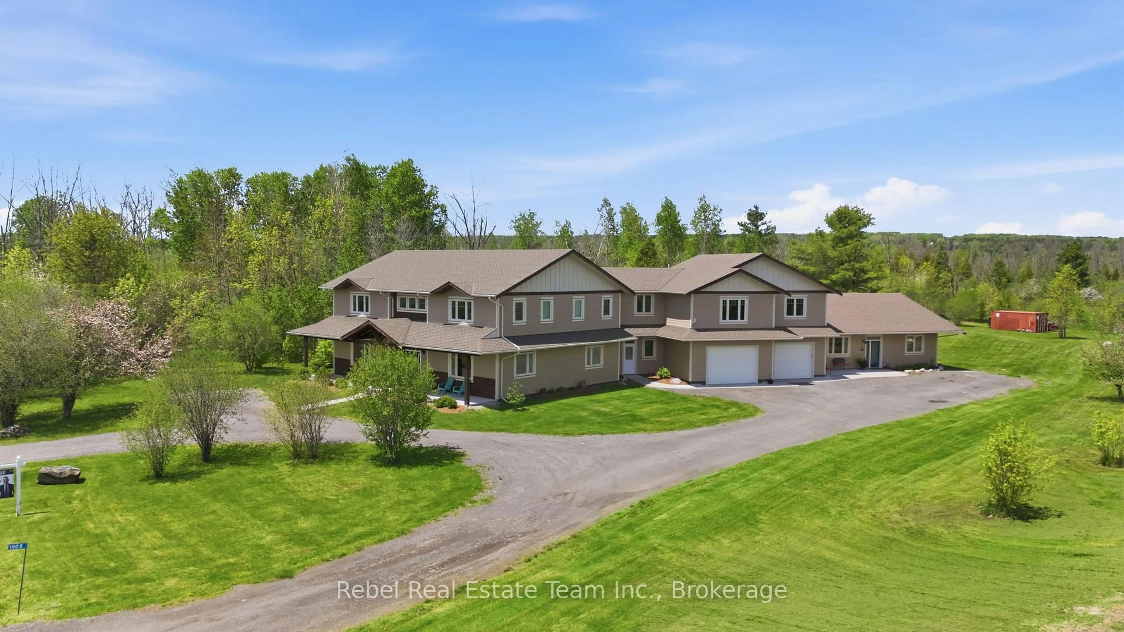 A pic from outside/outdoor area/front of a property/back of a property/a pic from drone, unknown for 190 Lakeshore Rd, Brighton Ontario K0K 1H0