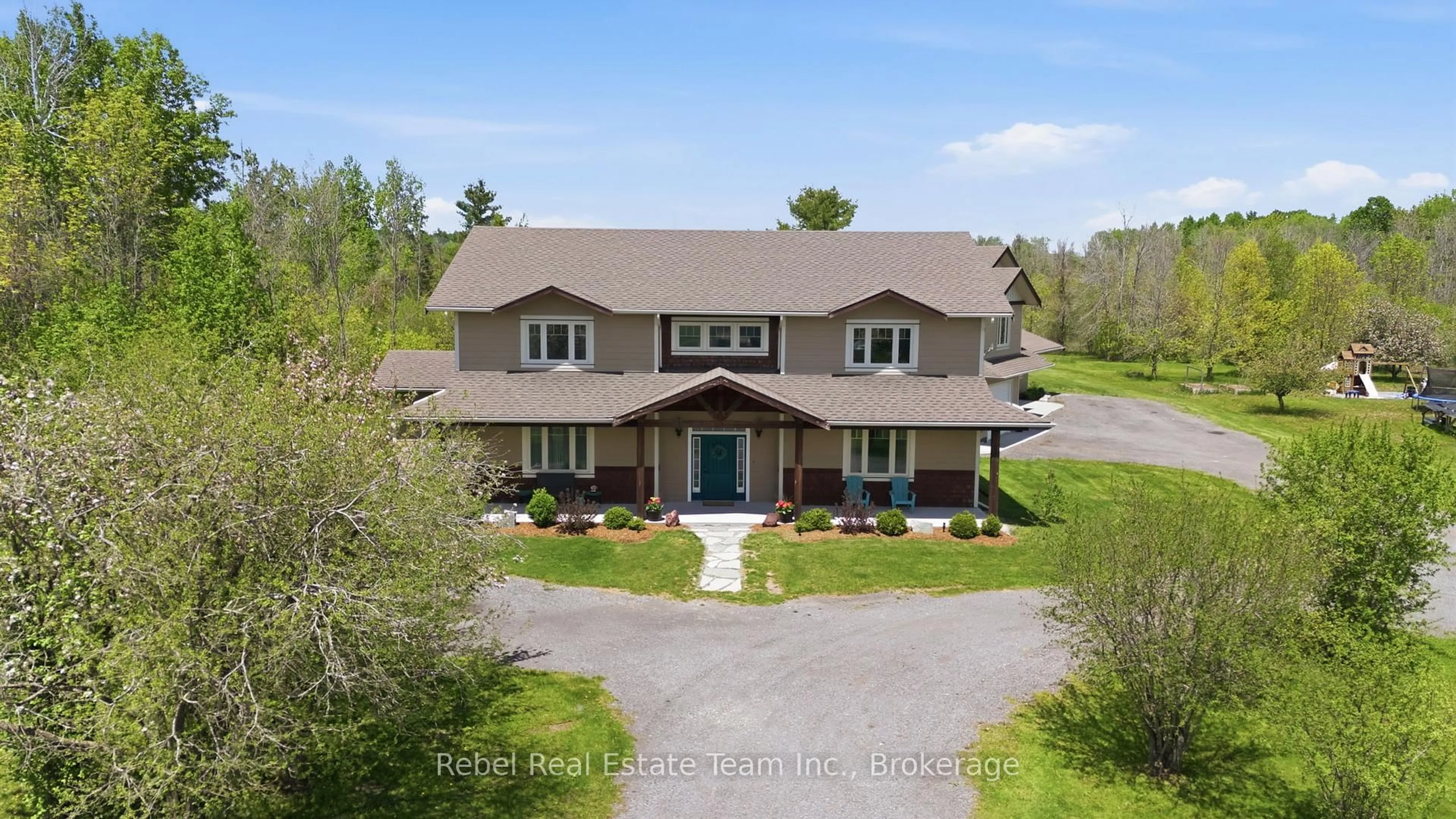 A pic from outside/outdoor area/front of a property/back of a property/a pic from drone, unknown for 190 Lakeshore Rd, Brighton Ontario K0K 1H0