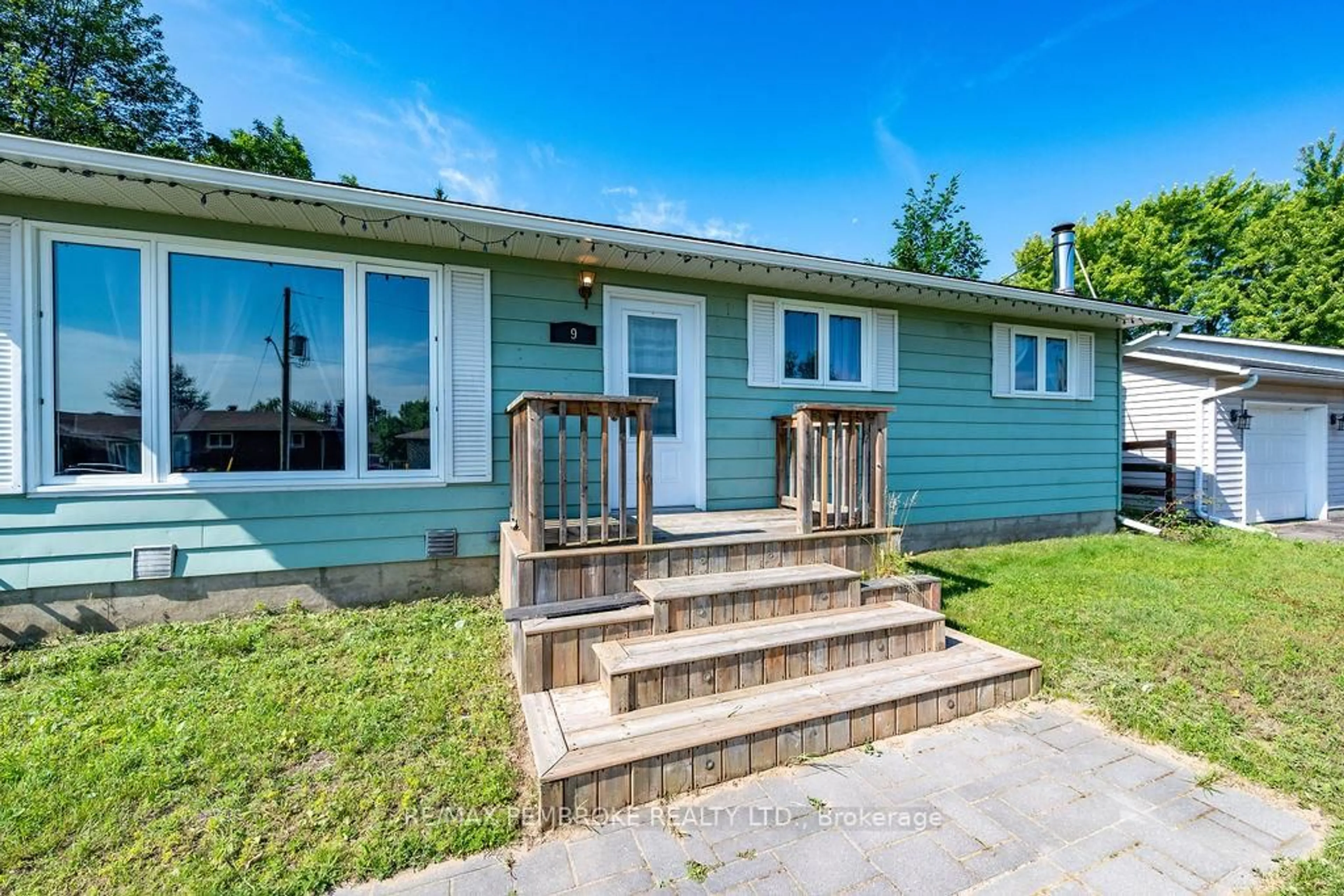 Home with vinyl exterior material, street for 9 James St, Petawawa Ontario K8H 3B4