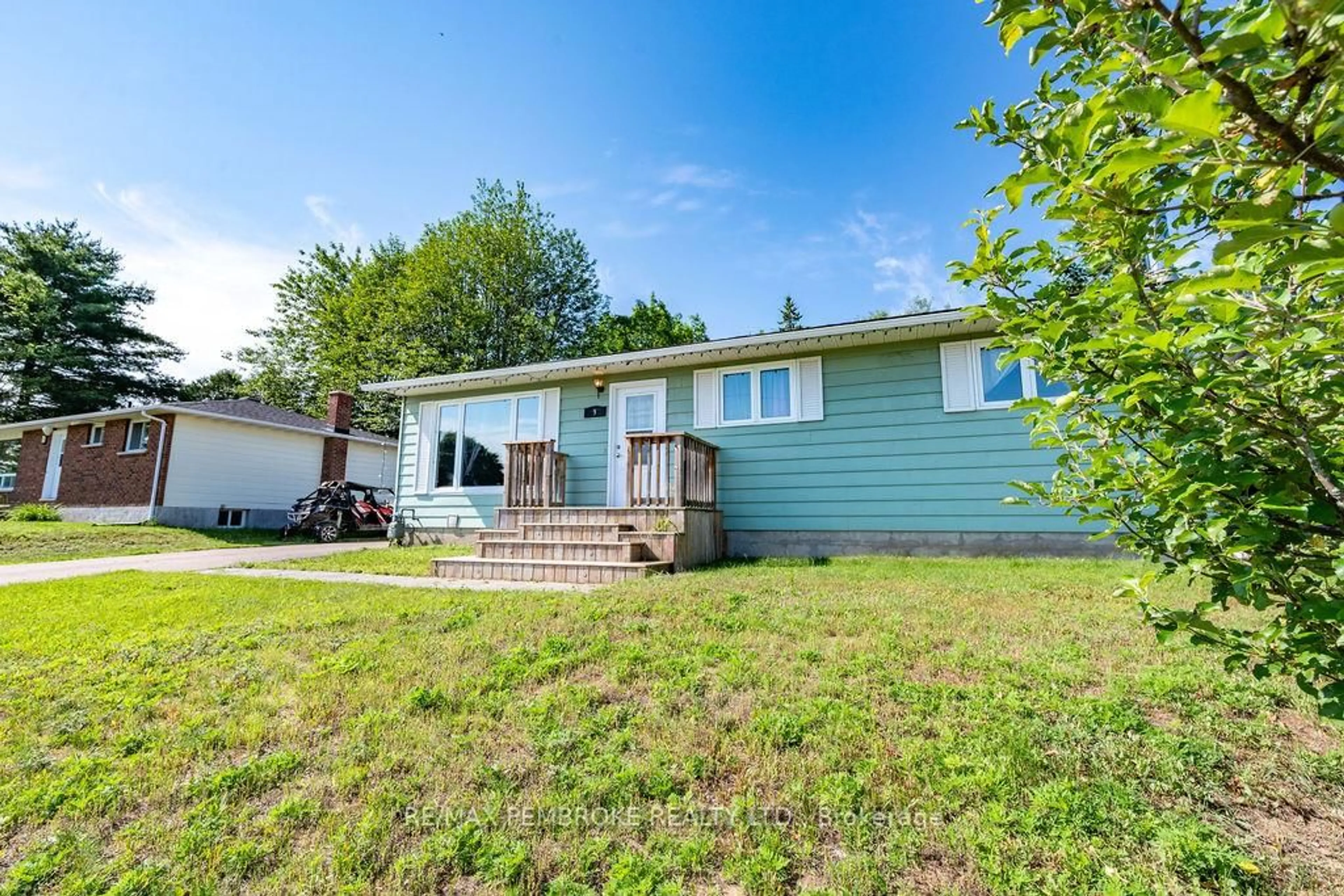 Unknown for 9 James St, Petawawa Ontario K8H 3B4