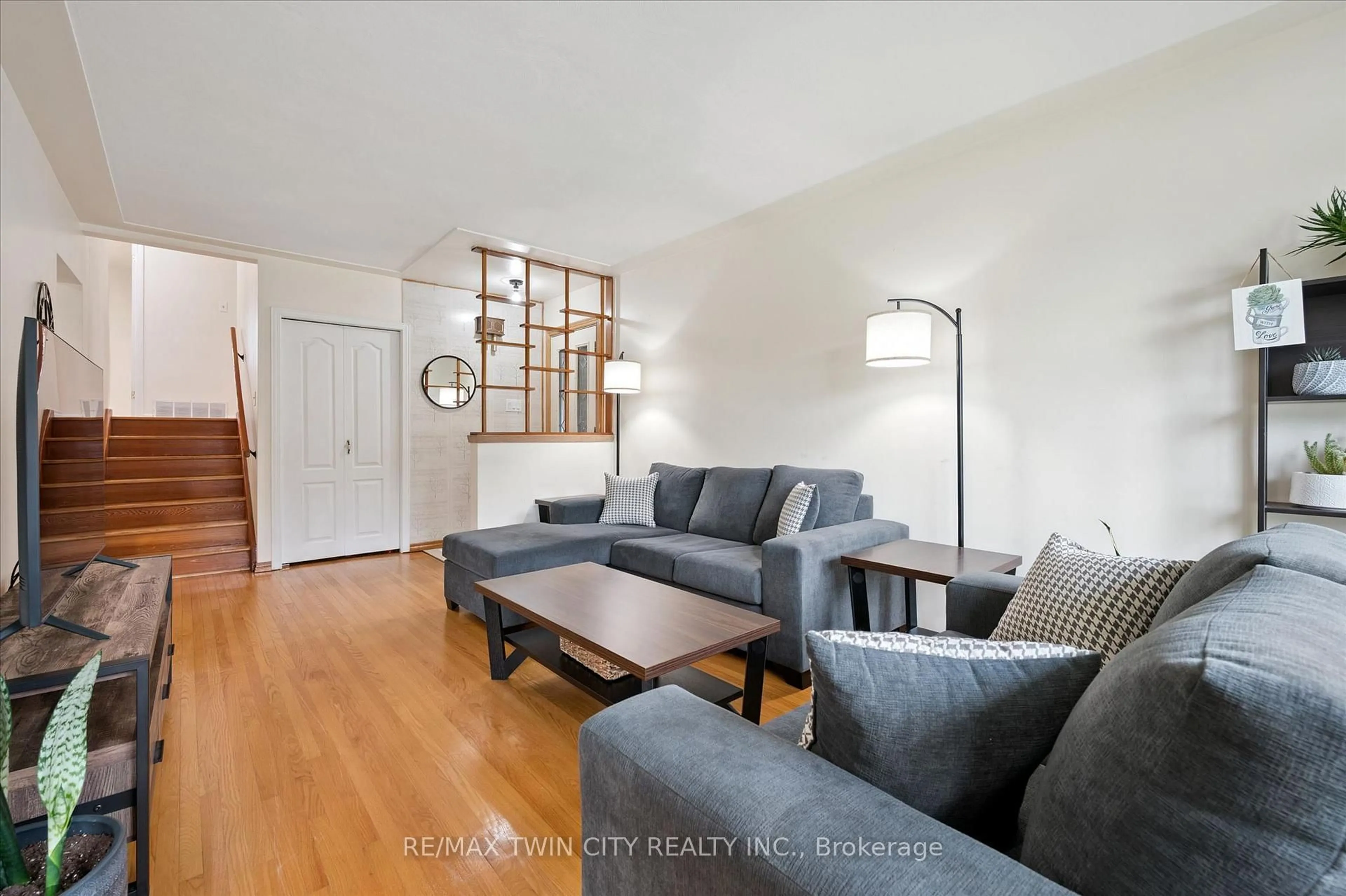 Living room with furniture, wood/laminate floor for 269 Ross Ave, Kitchener Ontario N2A 1V7