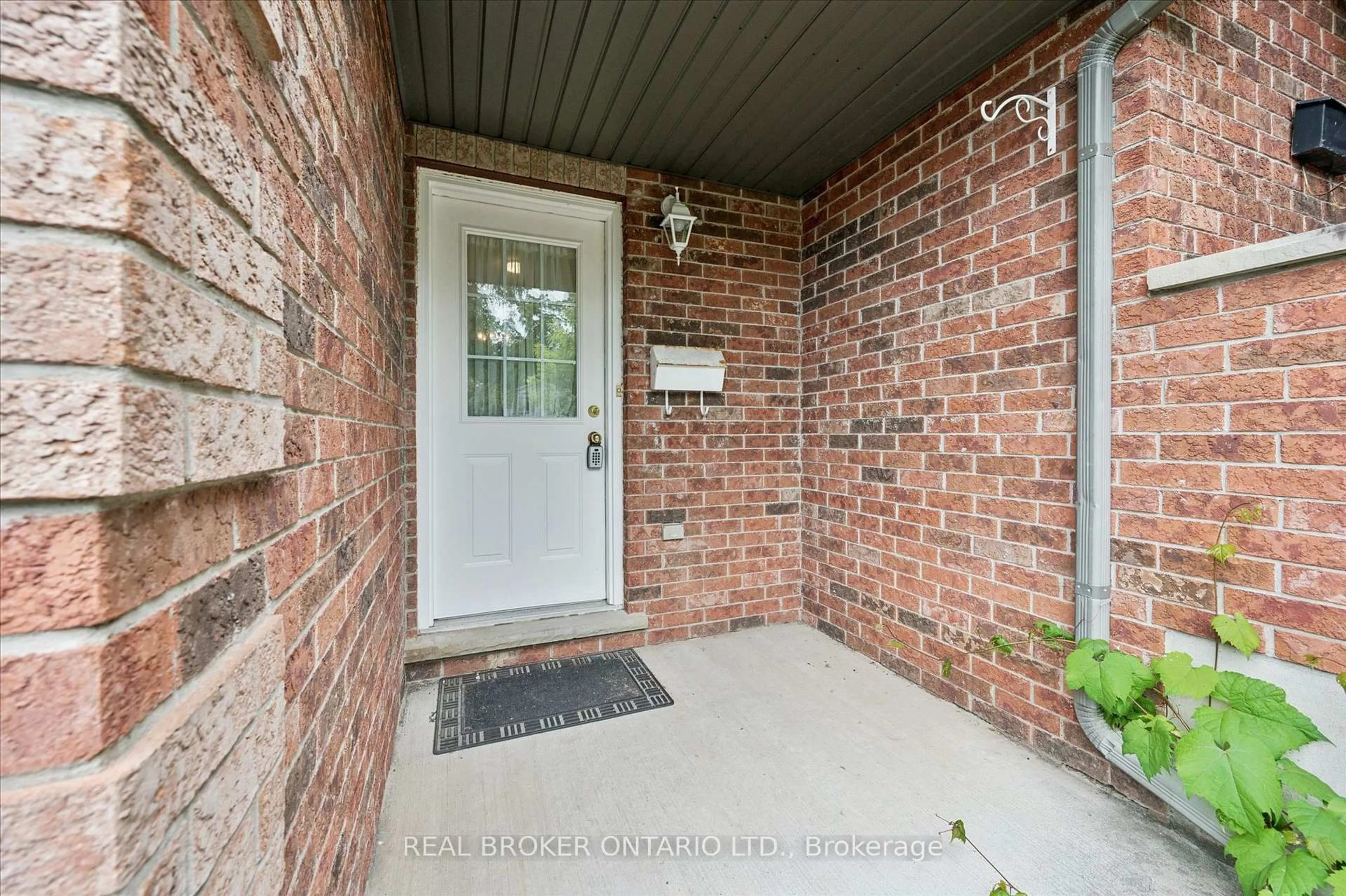 Unknown for 69 Woolwich St, Kitchener Ontario N2K 1S2