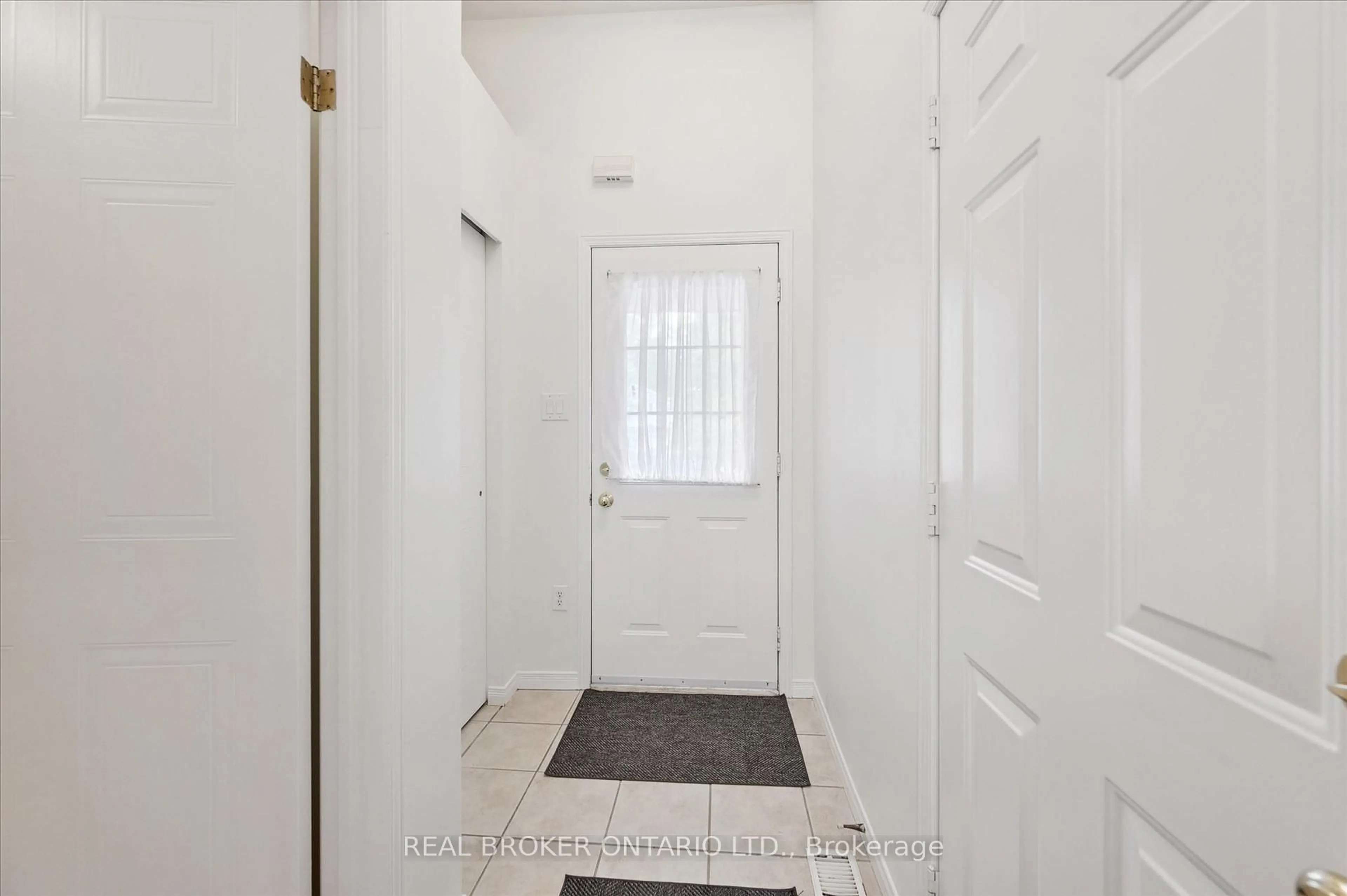 Indoor entryway for 69 Woolwich St, Kitchener Ontario N2K 1S2