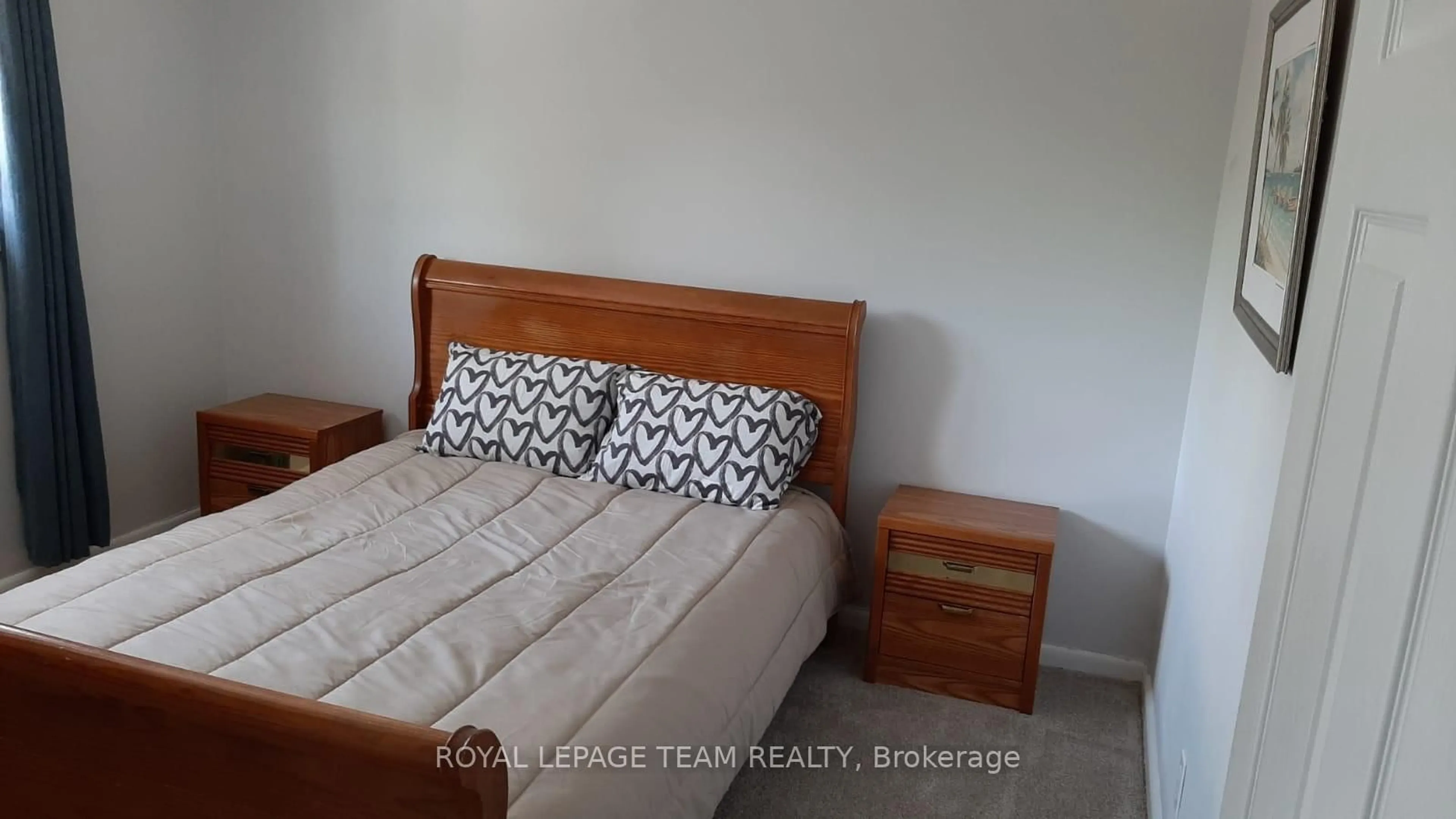 A pic of a room for 1015 Pinecrest Rd, Ottawa Ontario K2B 6B6