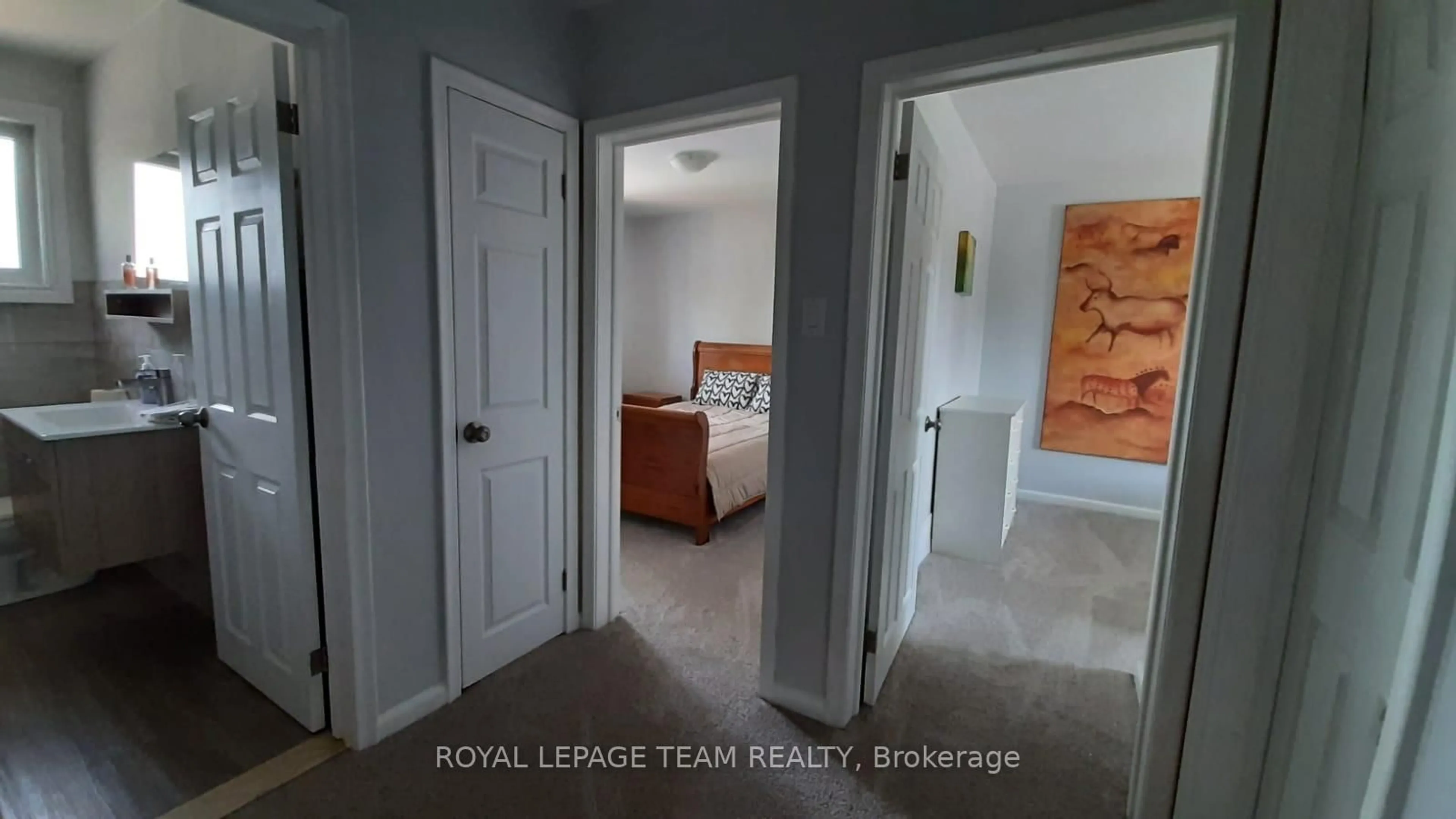 A pic of a room for 1015 Pinecrest Rd, Ottawa Ontario K2B 6B6