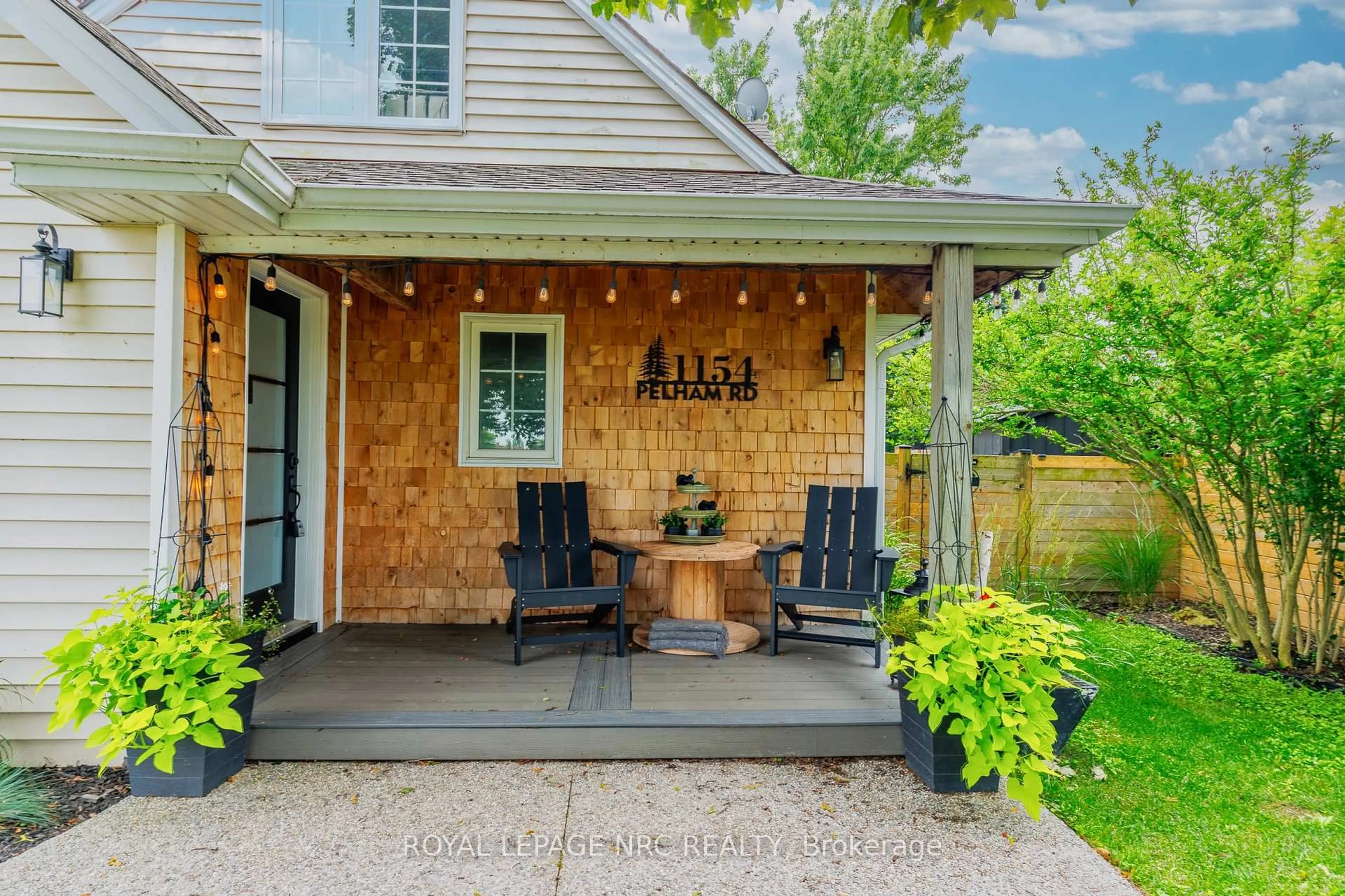 Patio, street for 1154 Pelham Rd, St. Catharines Ontario L2R 6P7