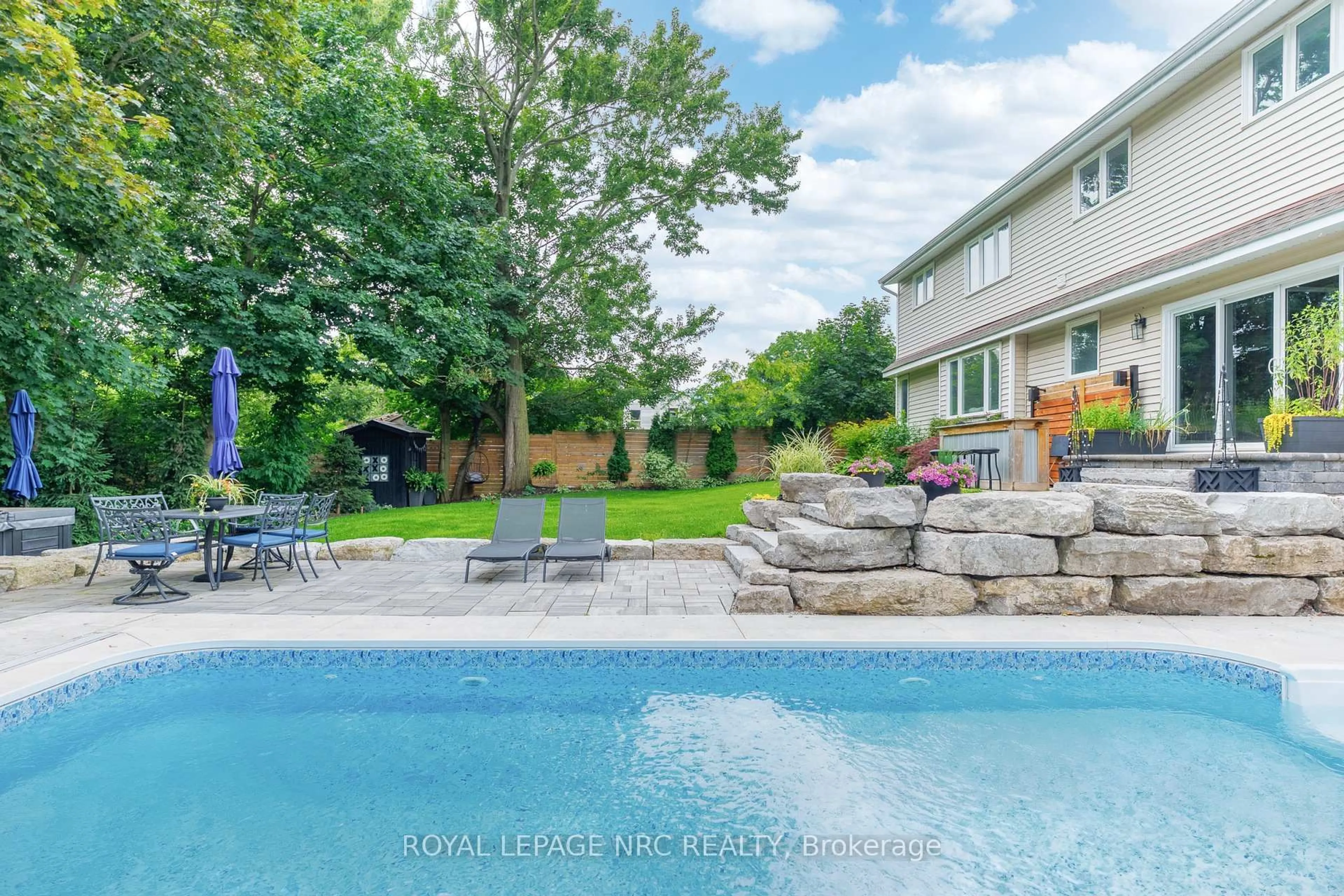 Pool for 1154 Pelham Rd, St. Catharines Ontario L2R 6P7