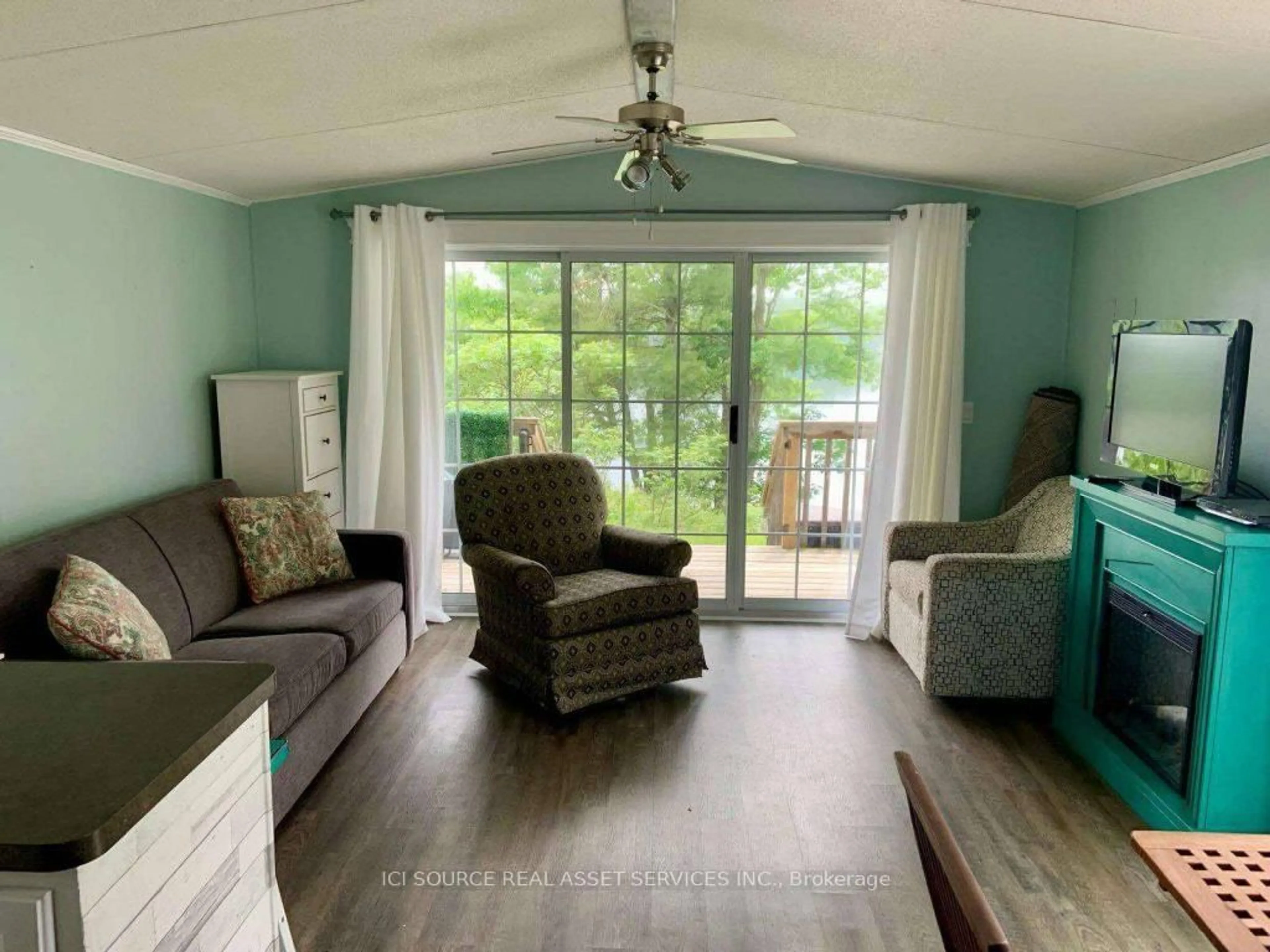 Living room with furniture, wood/laminate floor for 1336 S Morrison Lake Rd #RSV035, Gravenhurst Ontario P0E 1G0