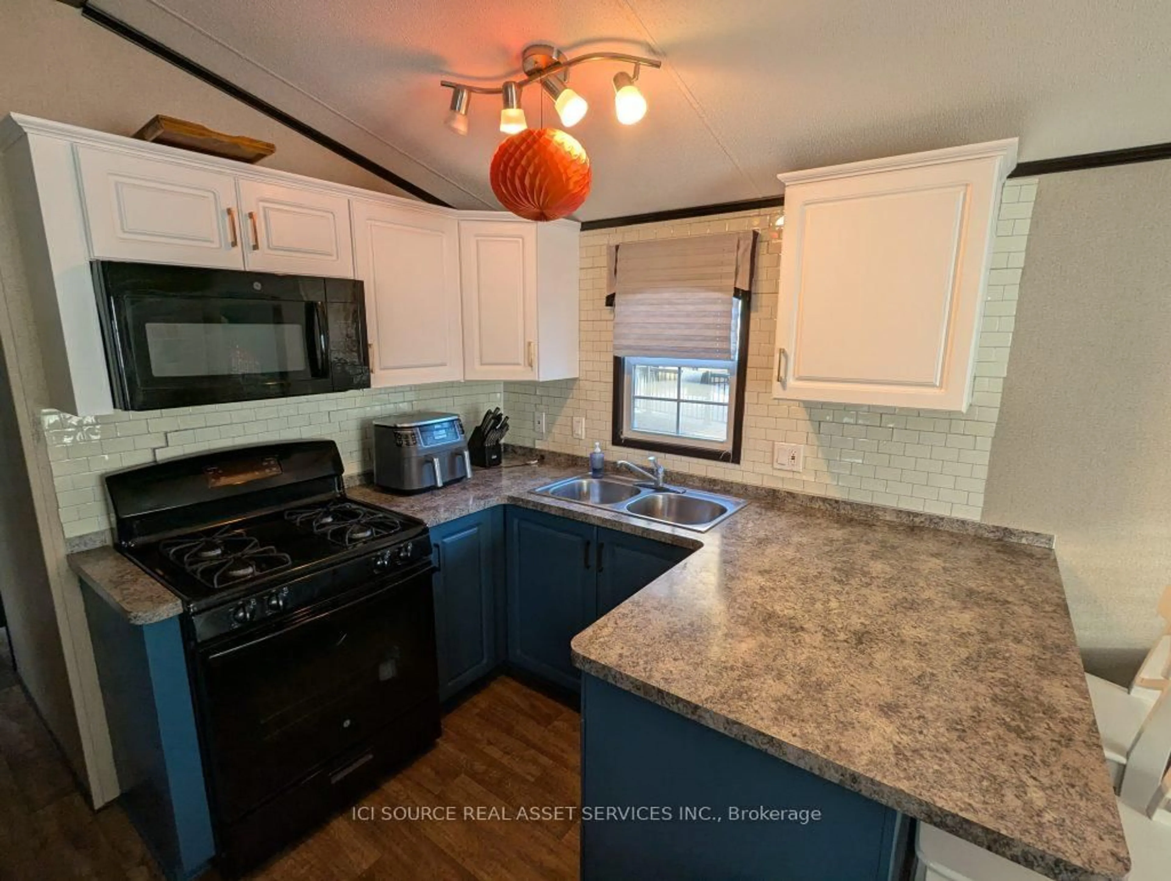 Standard kitchen, ceramic/tile floor for 1336 S Morrison Lake Rd #MOR14, Gravenhurst Ontario P0E 1G0