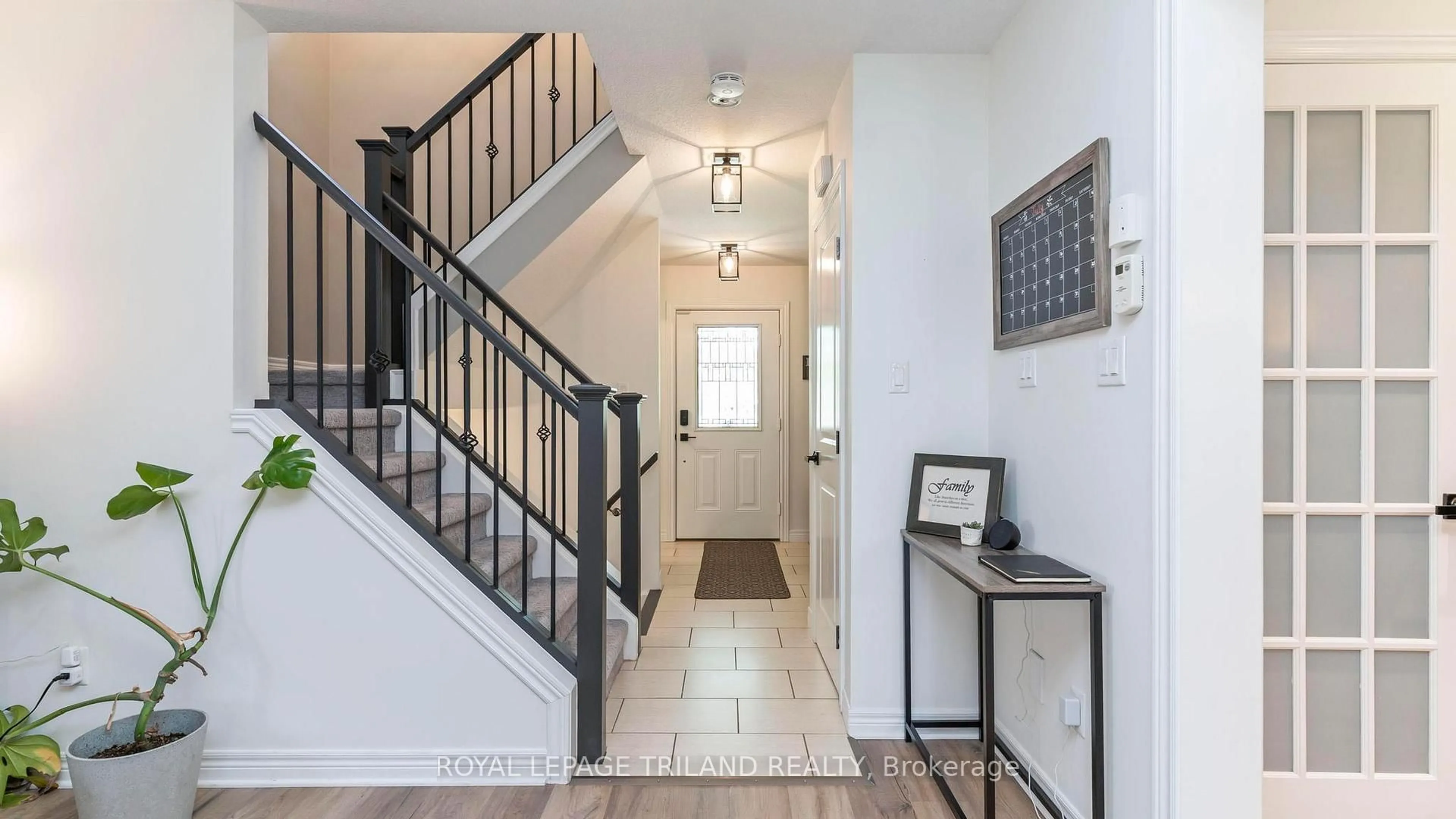 Indoor entryway for 34 PINE VALLEY Dr, St. Thomas Ontario N5P 0A9
