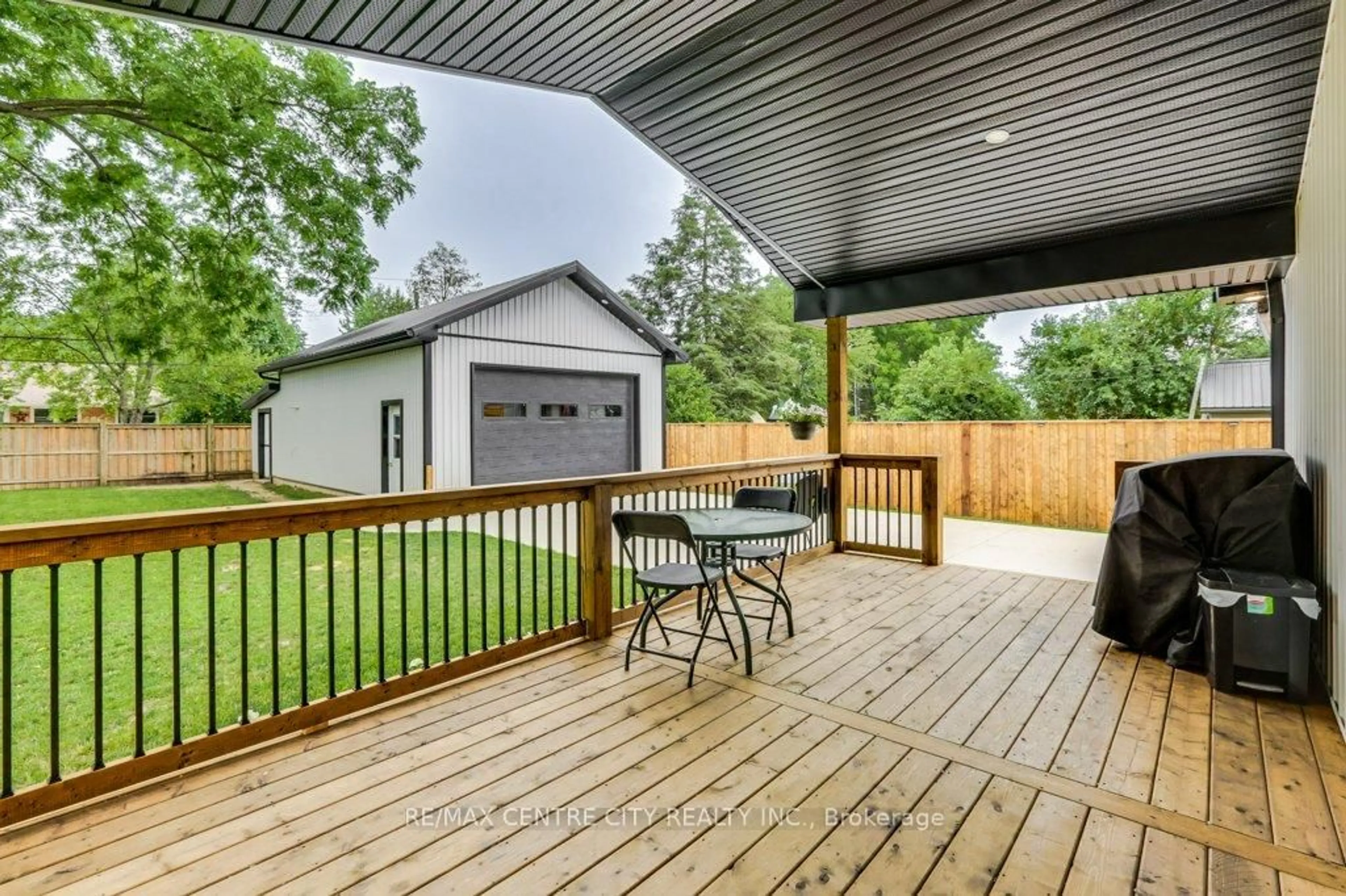 Patio, street for 73 FOURTH Ave, Aylmer Ontario N5H 2L2