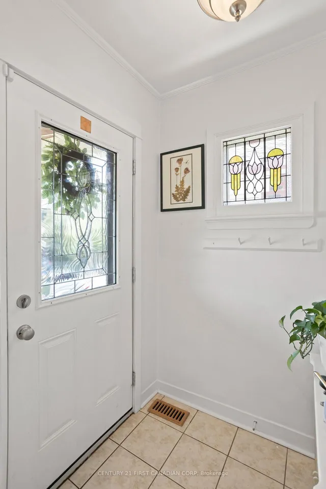 872 Lovett St, London East 5
