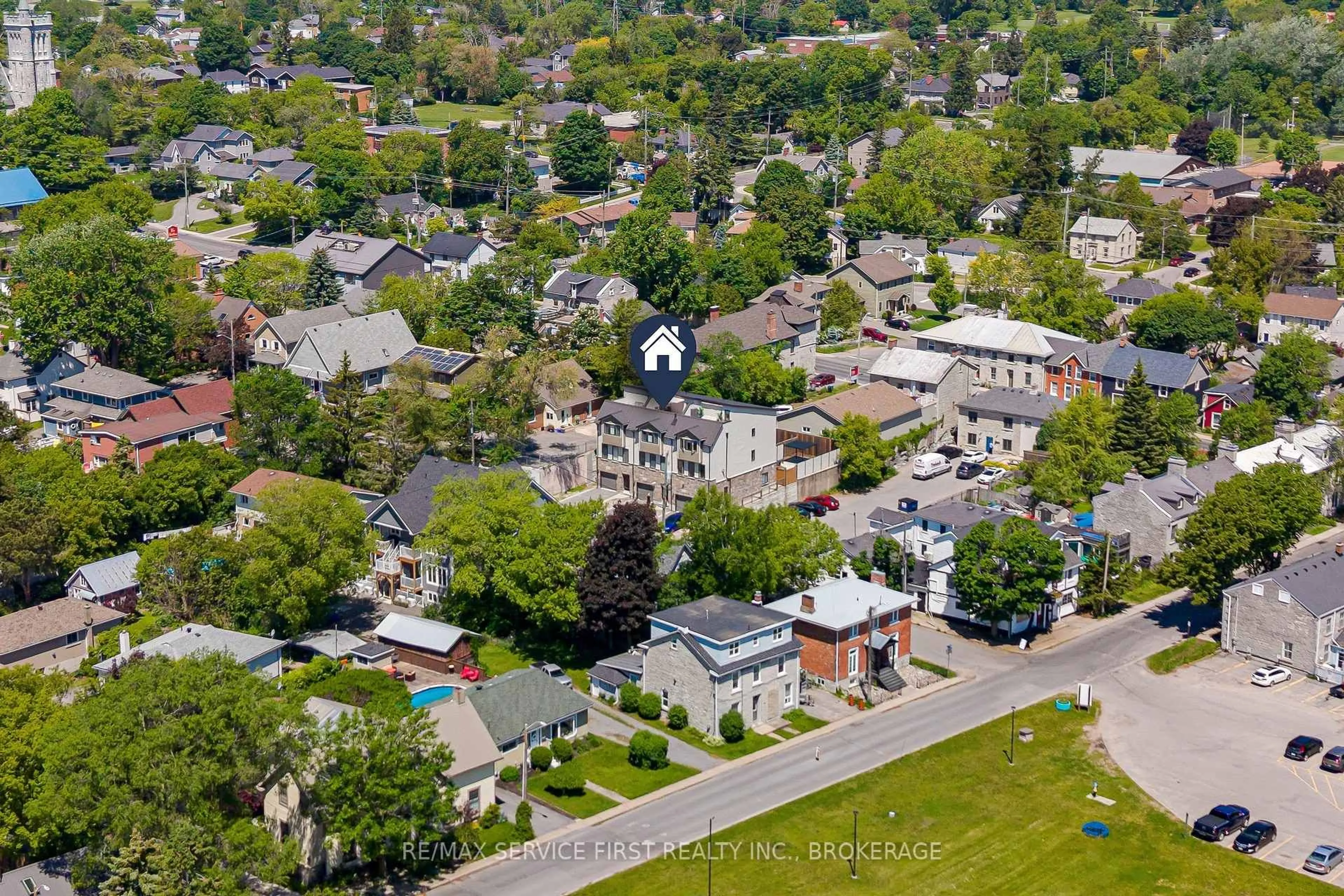 A pic from outside/outdoor area/front of a property/back of a property/a pic from drone, street for 15 Grange St, Kingston Ontario K7M 2J5