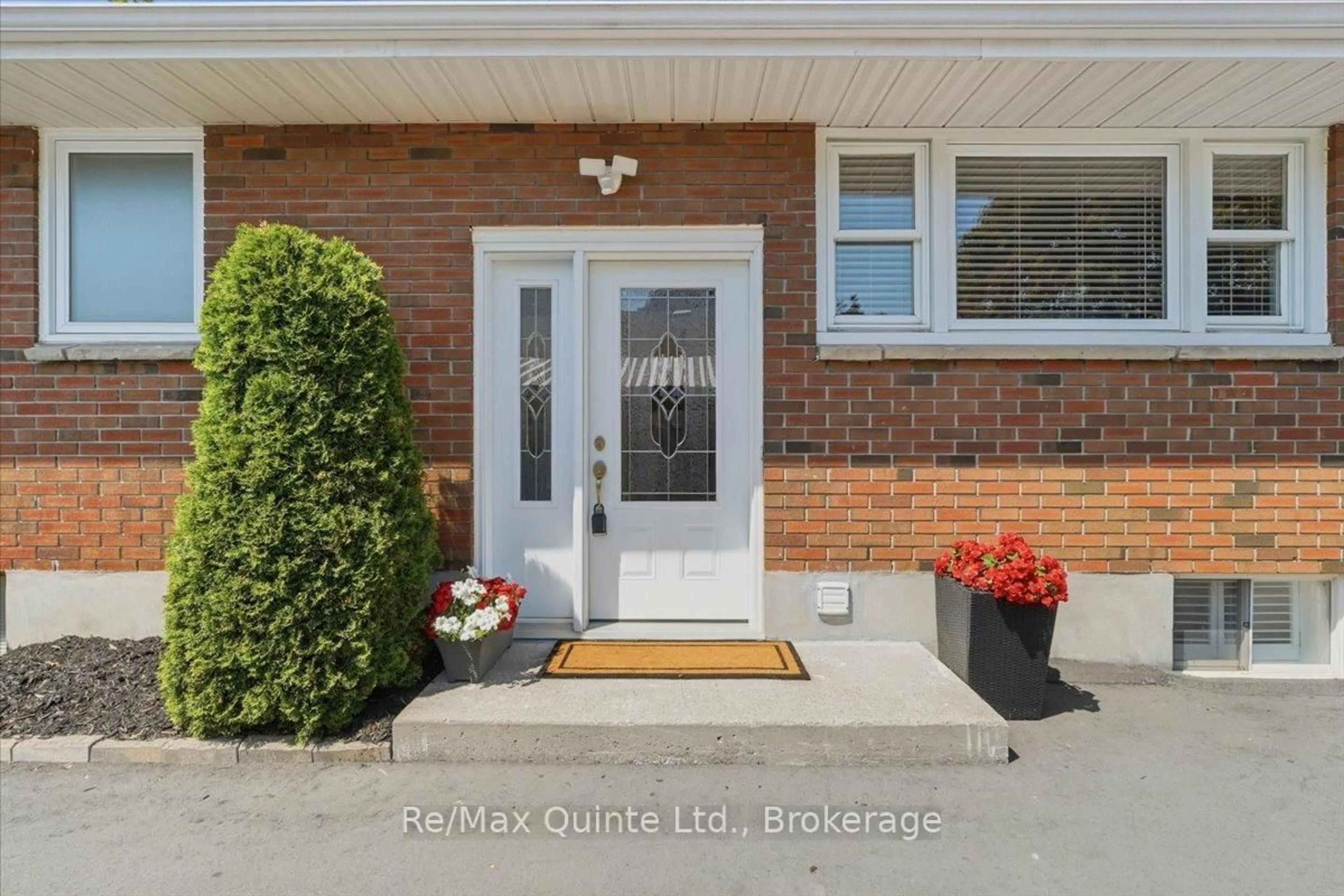Indoor entryway for 4 Gould St, Quinte West Ontario K8V 1Y6