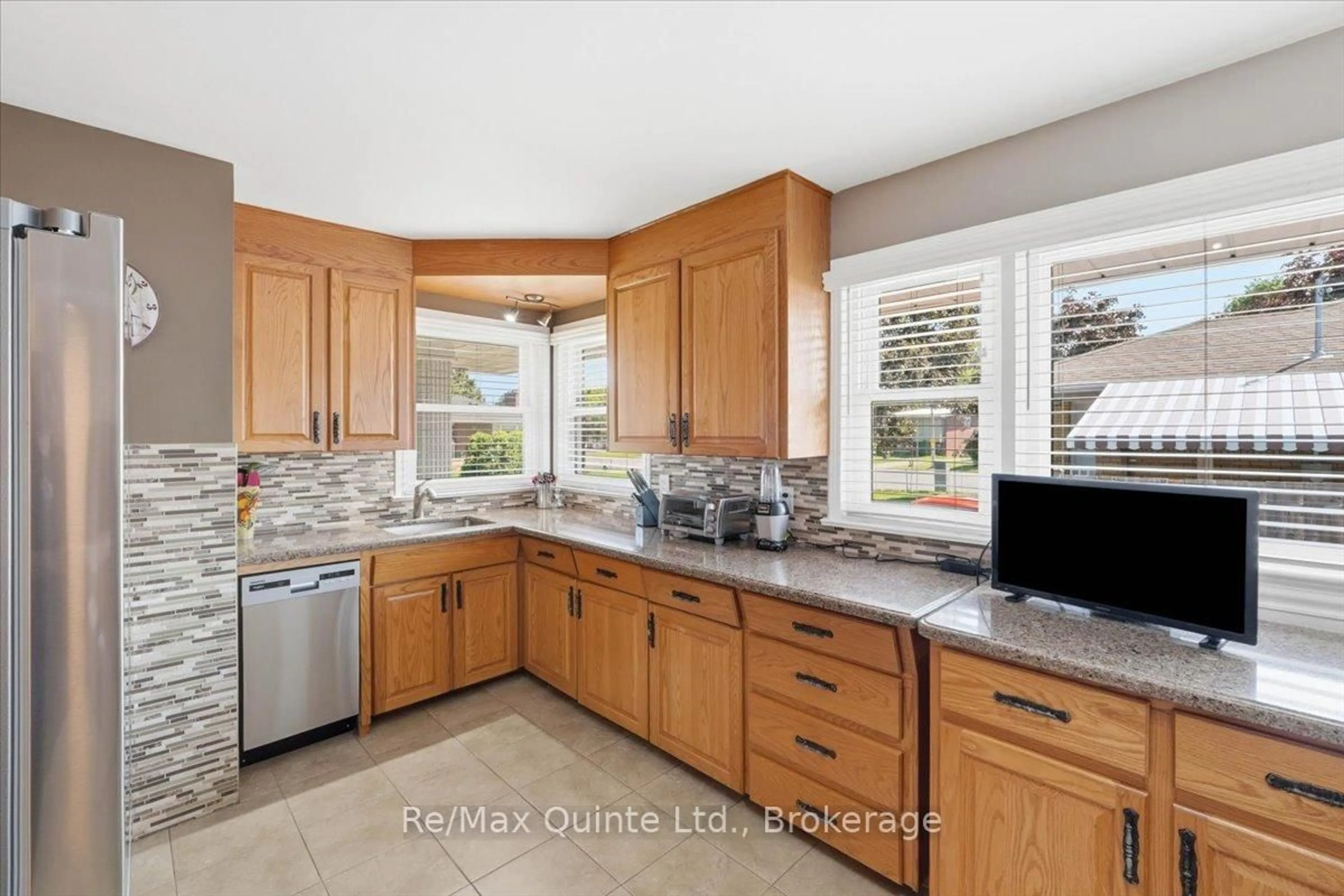 Open concept kitchen, ceramic/tile floor for 4 Gould St, Quinte West Ontario K8V 1Y6