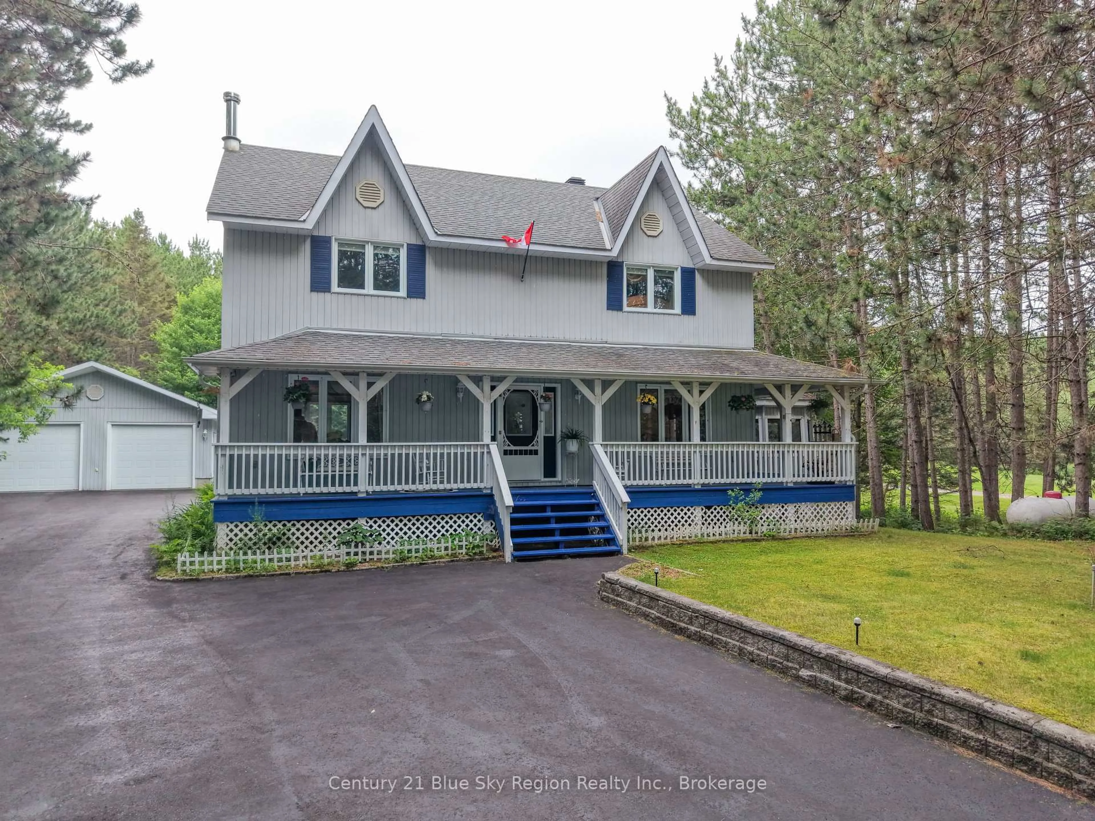 Home with vinyl exterior material, street for 310 Pinecreek Cres, Callander Ontario P0H 1H0