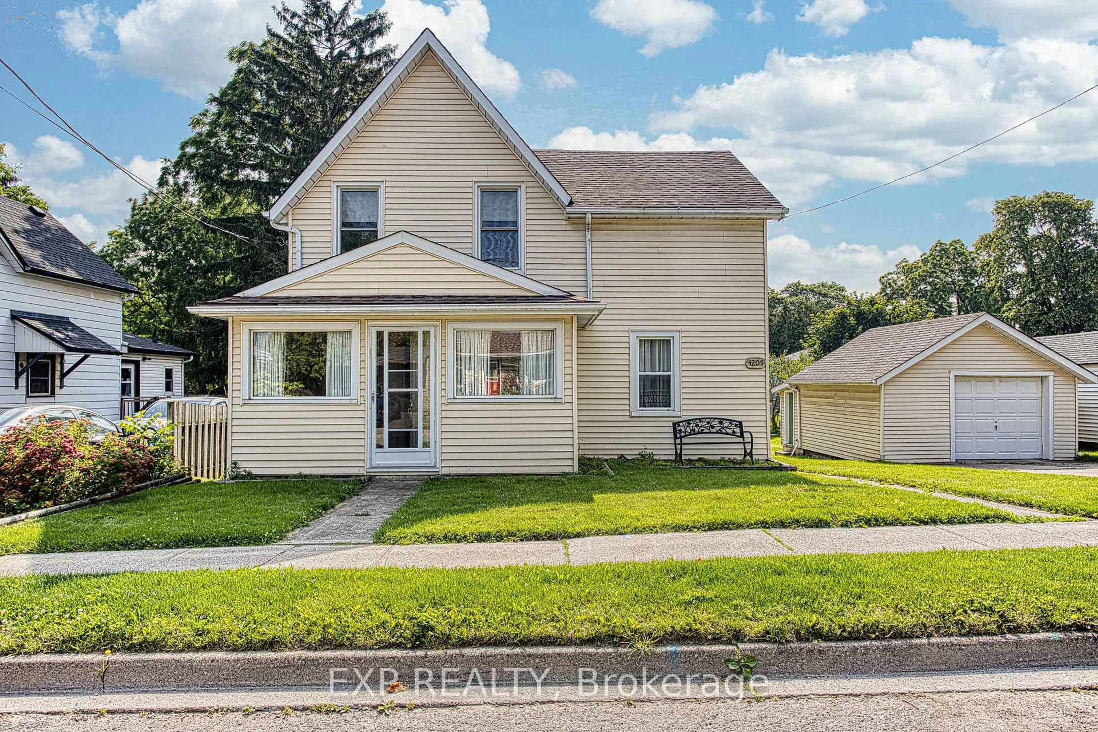 A pic from outside/outdoor area/front of a property/back of a property/a pic from drone, street for 4207 William St, Lincoln Ontario L0R 1B7