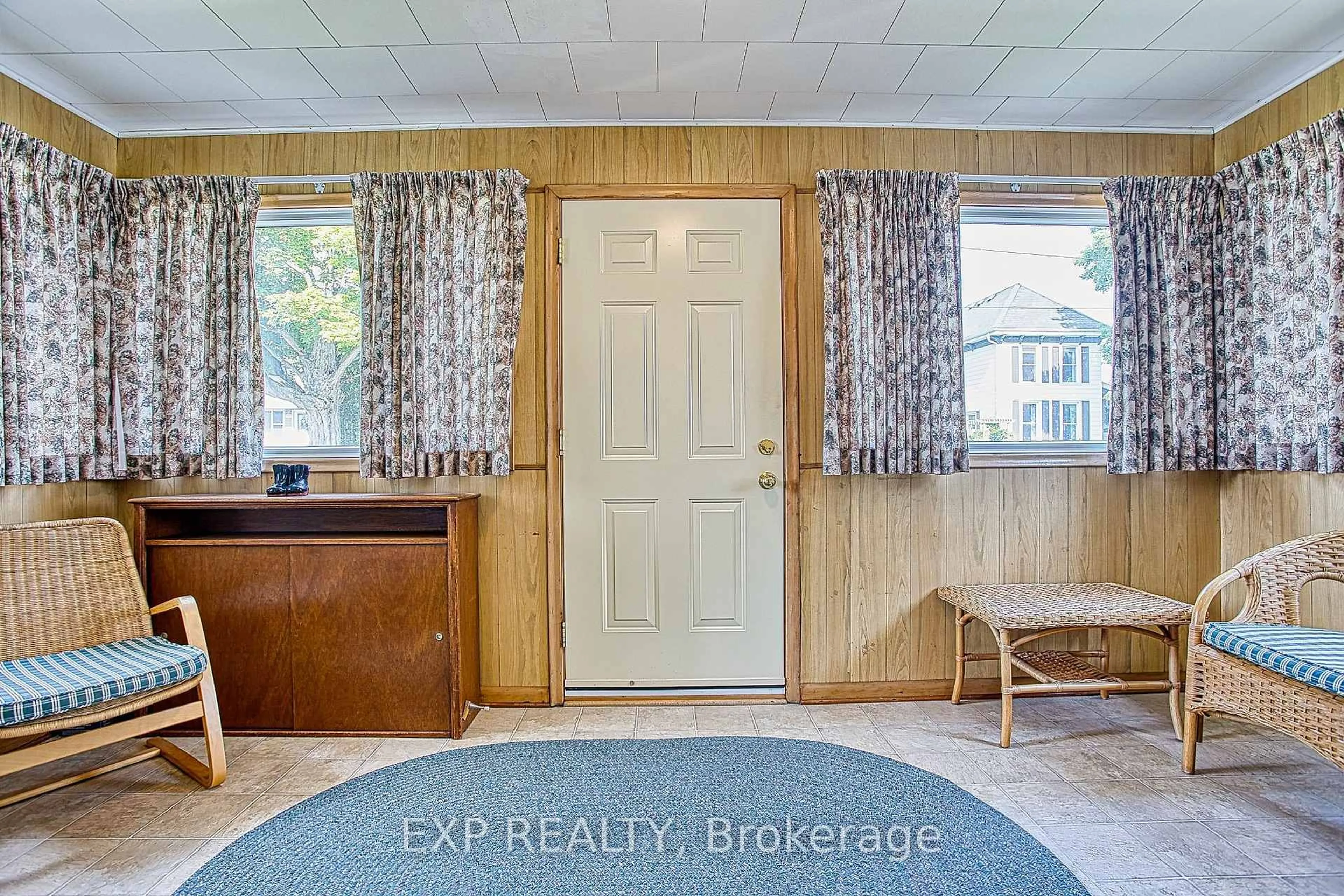 Indoor entryway for 4207 William St, Lincoln Ontario L0R 1B7