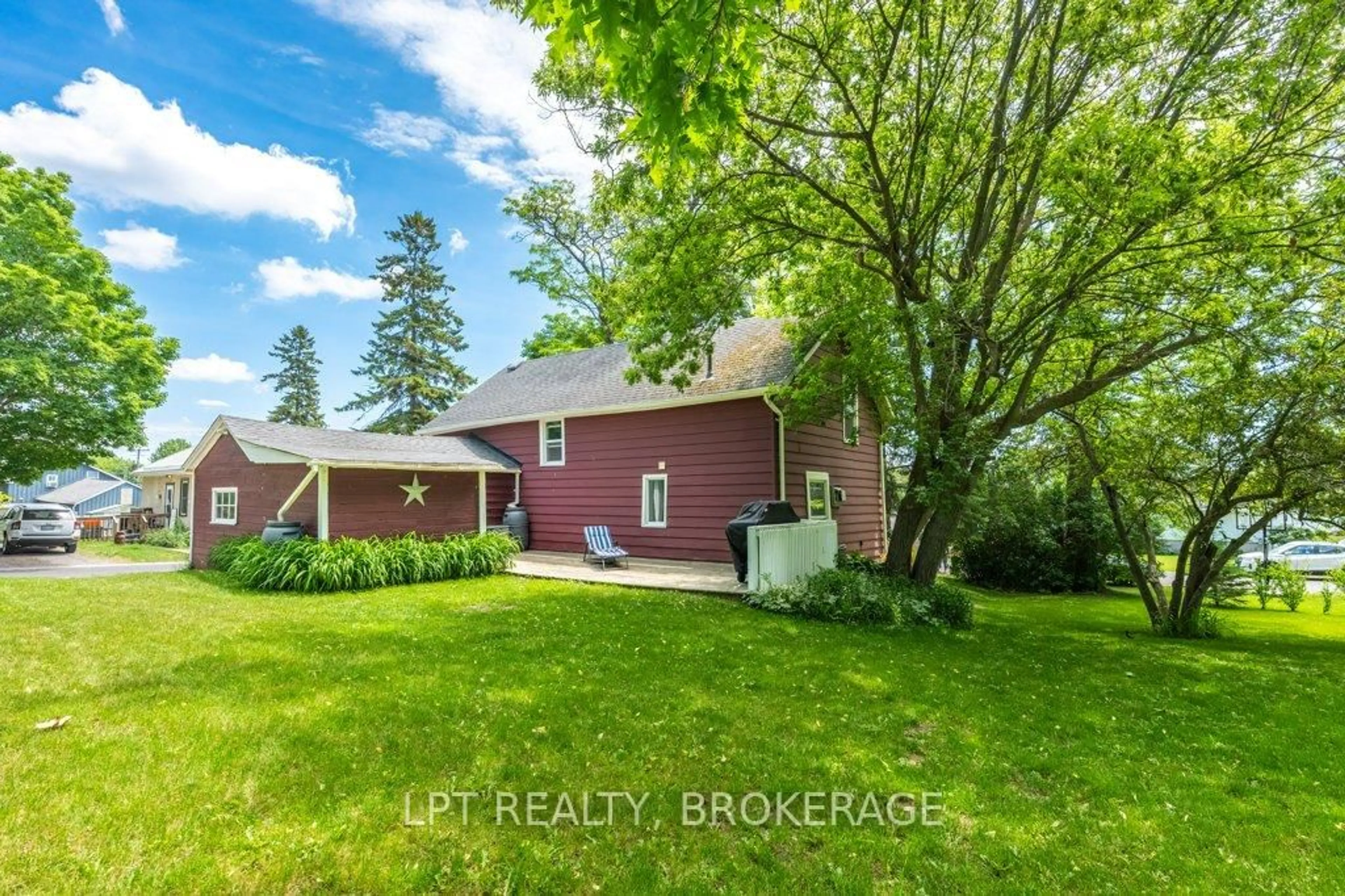 A pic from outside/outdoor area/front of a property/back of a property/a pic from drone, unknown for 183 Second St, Bath Ontario K0H 1G0