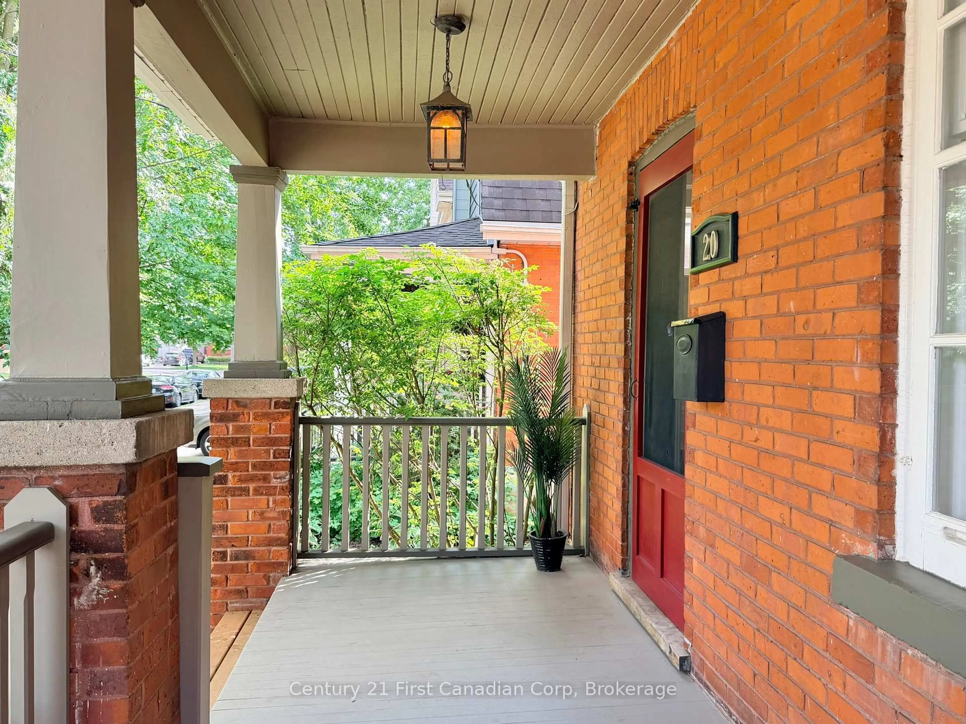 Indoor entryway for 20 Rankin St, Stratford Ontario N5A 6H9