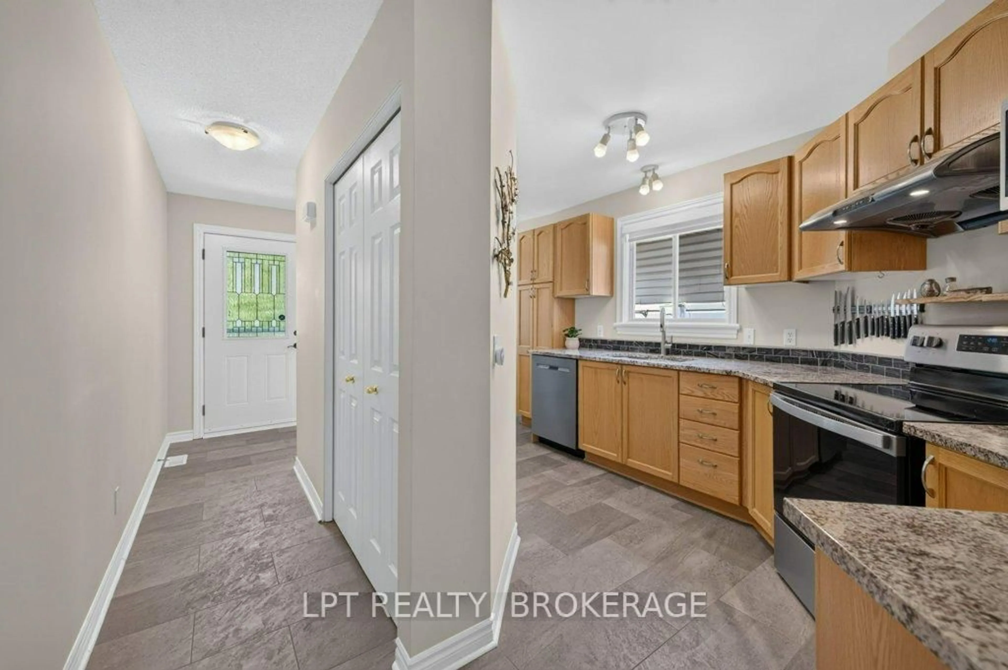 Standard kitchen, unknown for 747 Shires Way, Kingston Ontario K7M 8X9